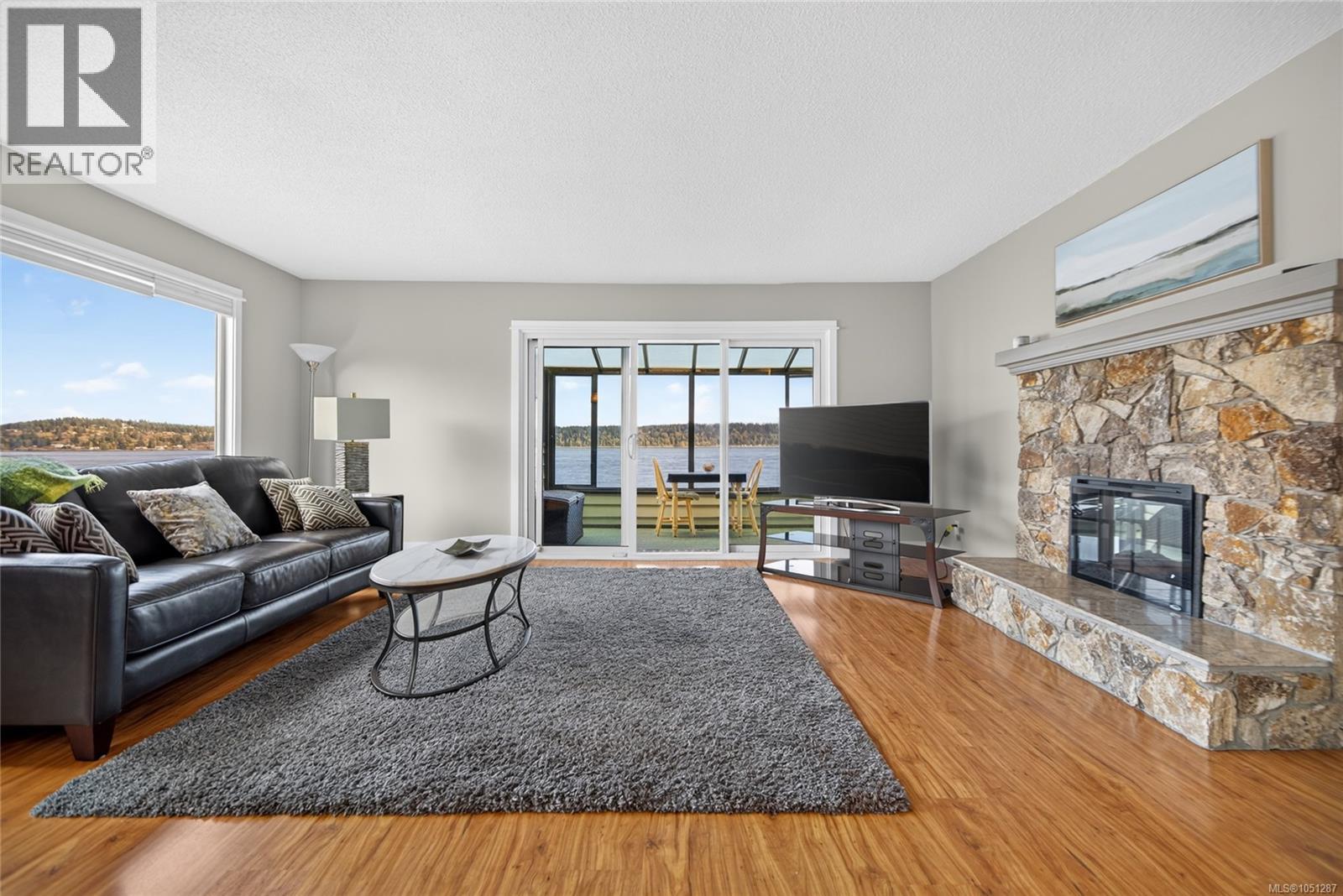 13 523 Island Hwy