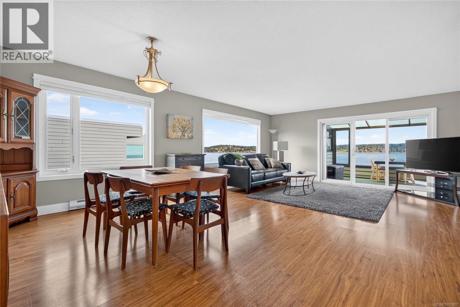 13 523 Island Hwy
