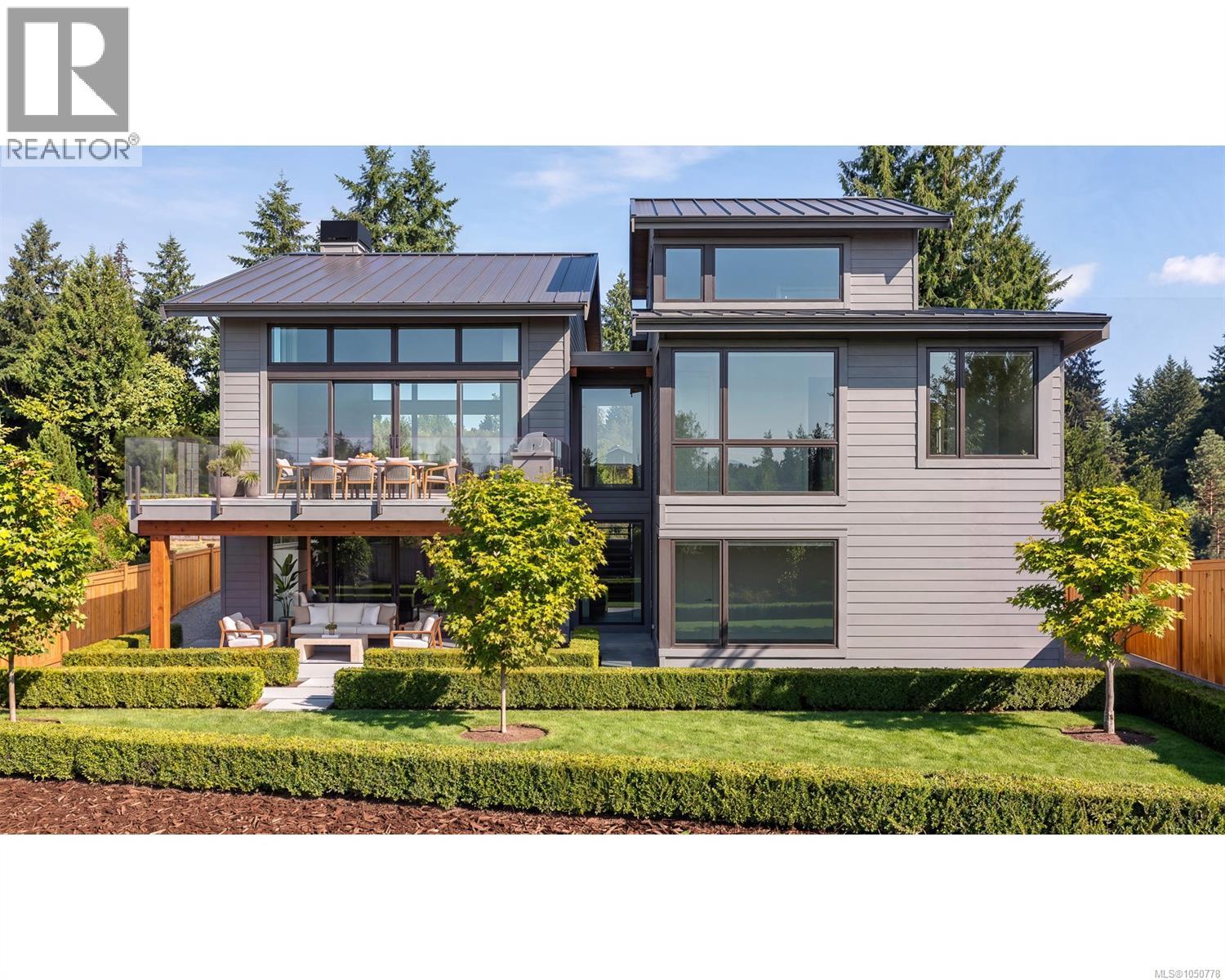 135 SUNNINGDALE Rd W
