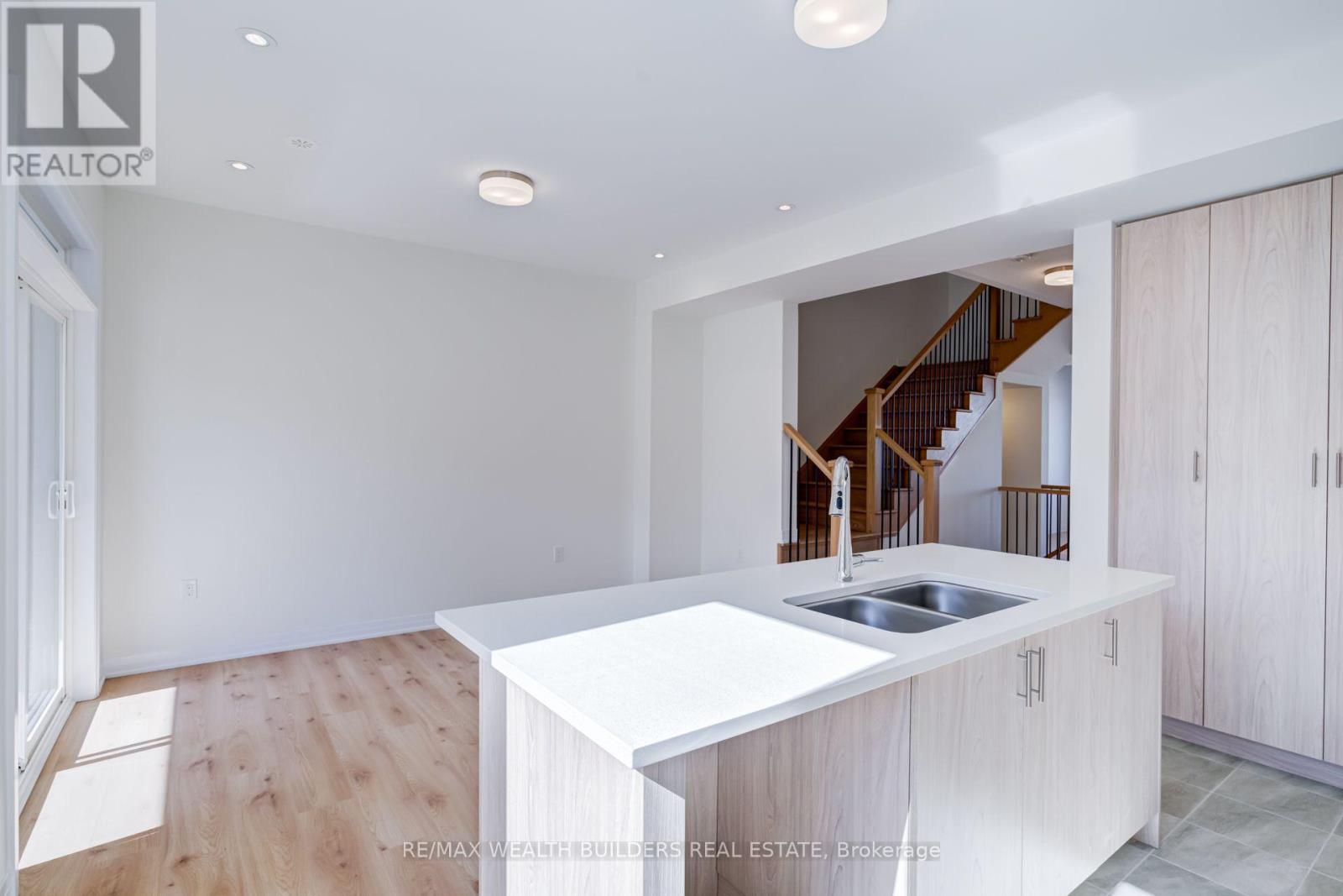 6 Thornbird Crescent, Brampton, Ontario  L6V 3N5 - Photo 10 - W13851492