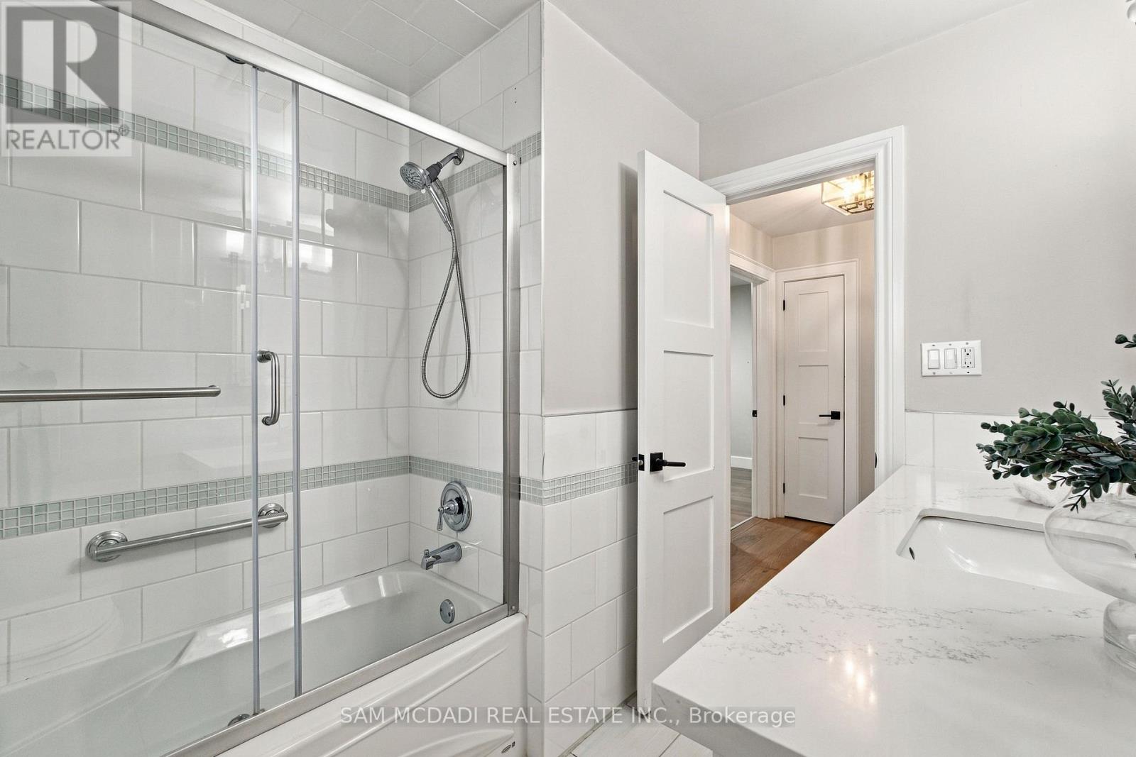 1357 Saginaw Crescent, Mississauga, Ontario  L5H 1X4 - Photo 19 - W13851554