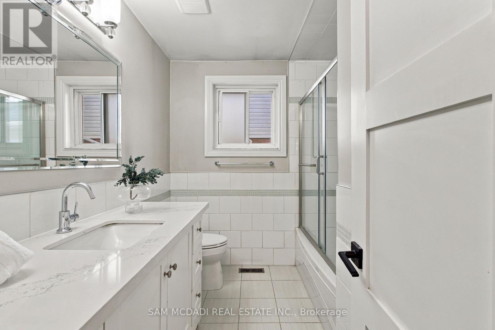 1357 Saginaw Crescent, Mississauga, Ontario  L5H 1X4 - Photo 20 - W13851554