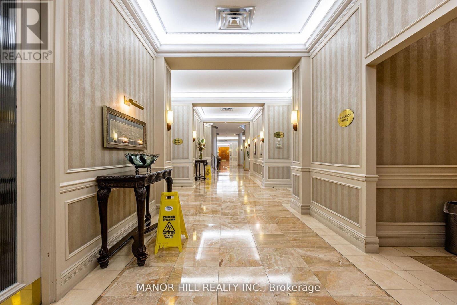 402 - 35 Kingsbridge Garden Circle, Mississauga, Ontario  L5R 3Z5 - Photo 4 - W13851570