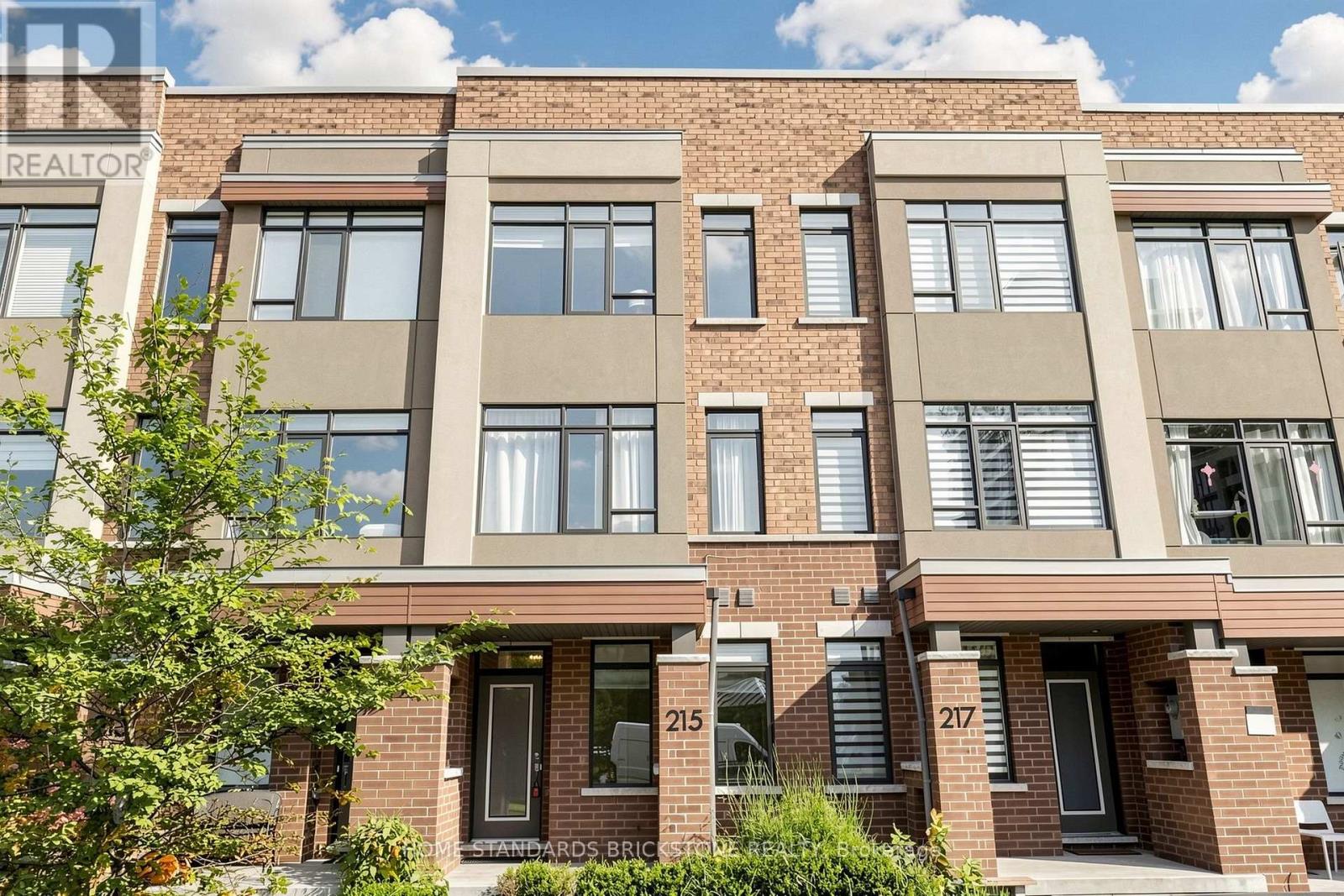 215 SALTERTON CIRCLE, Vaughan, Ontario