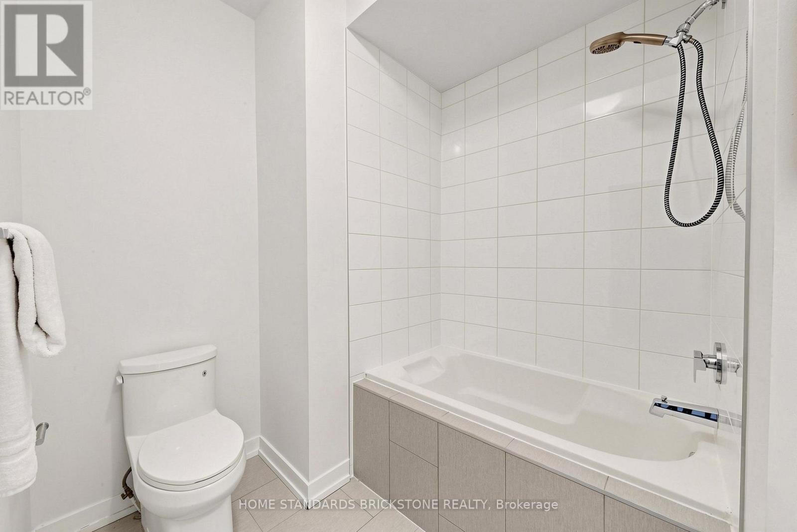 215 Salterton Circle, Vaughan, Ontario  L6A 4Z2 - Photo 46 - N12996446