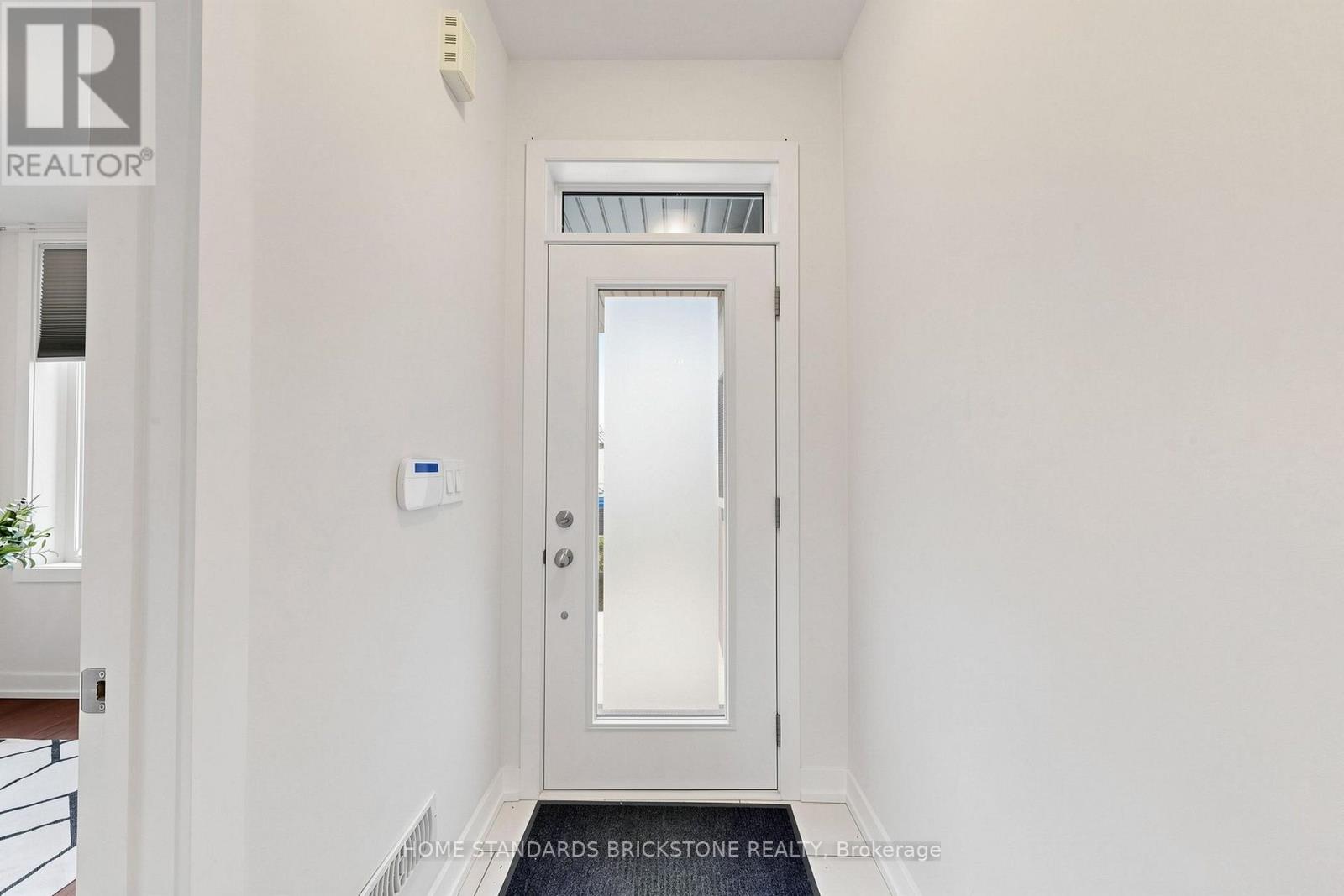 215 Salterton Circle, Vaughan, Ontario  L6A 4Z2 - Photo 27 - N12996446