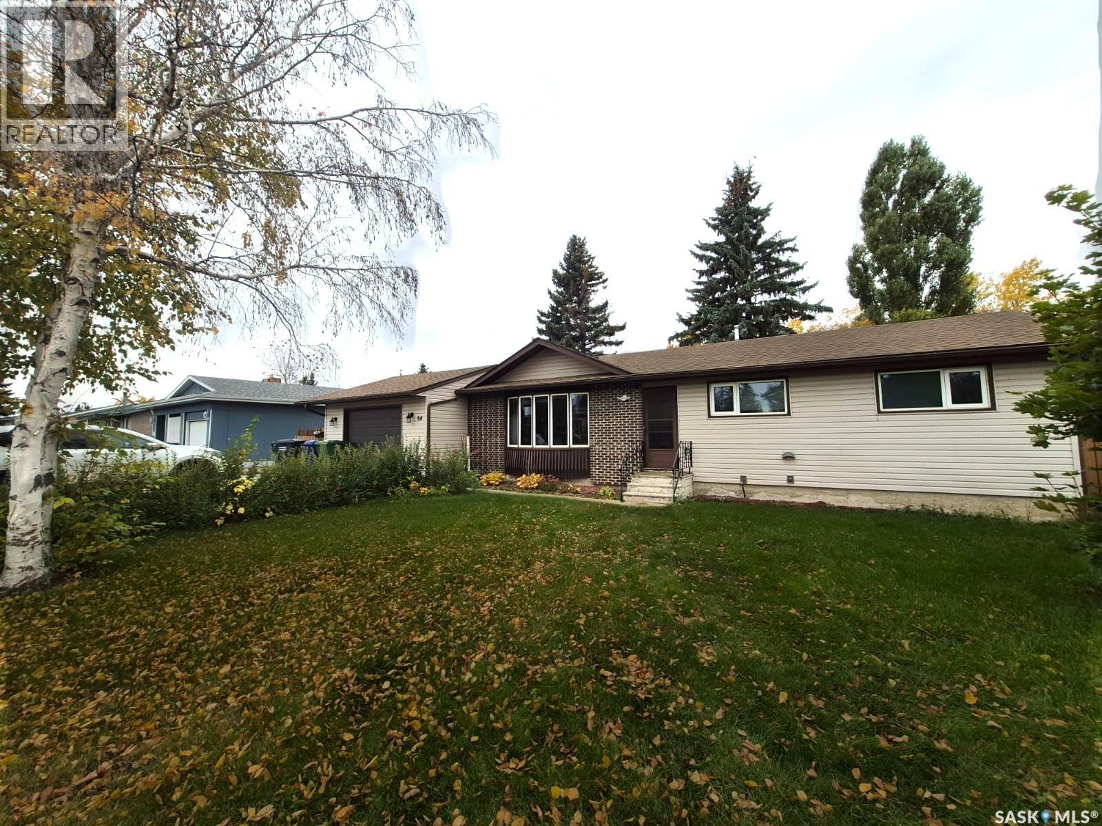 64 Clarewood Crescent, Yorkton, Saskatchewan  S3N 2V2 - Photo 2 - SK050005