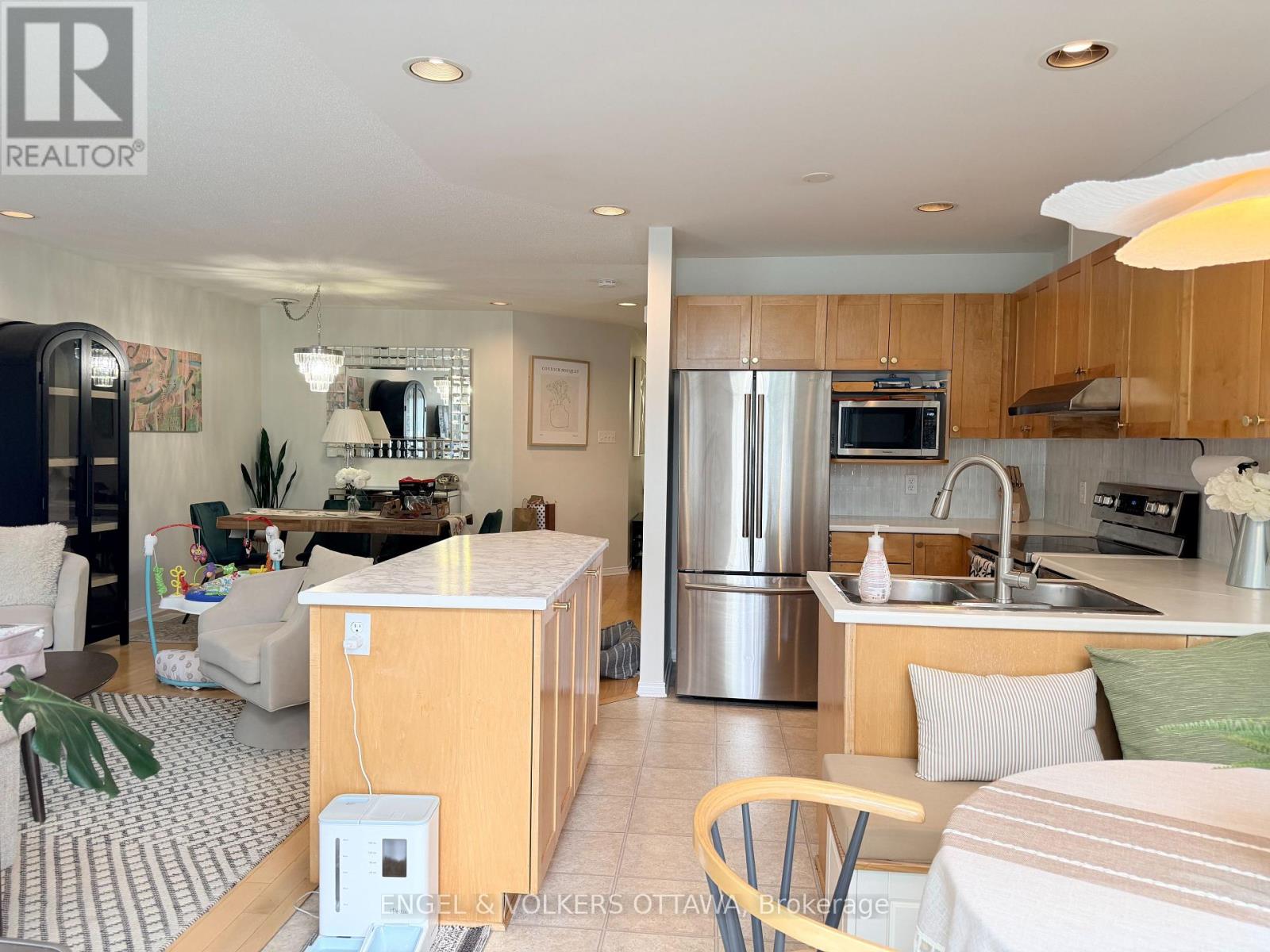 124 Landover Crescent, Ottawa, Ontario  K2M 2W2 - Photo 3 - X13757696