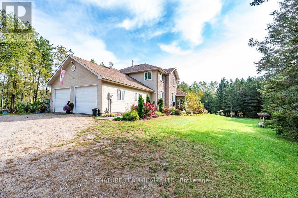 368 DOMBROSKIE ROAD, Whitewater Region, Ontario