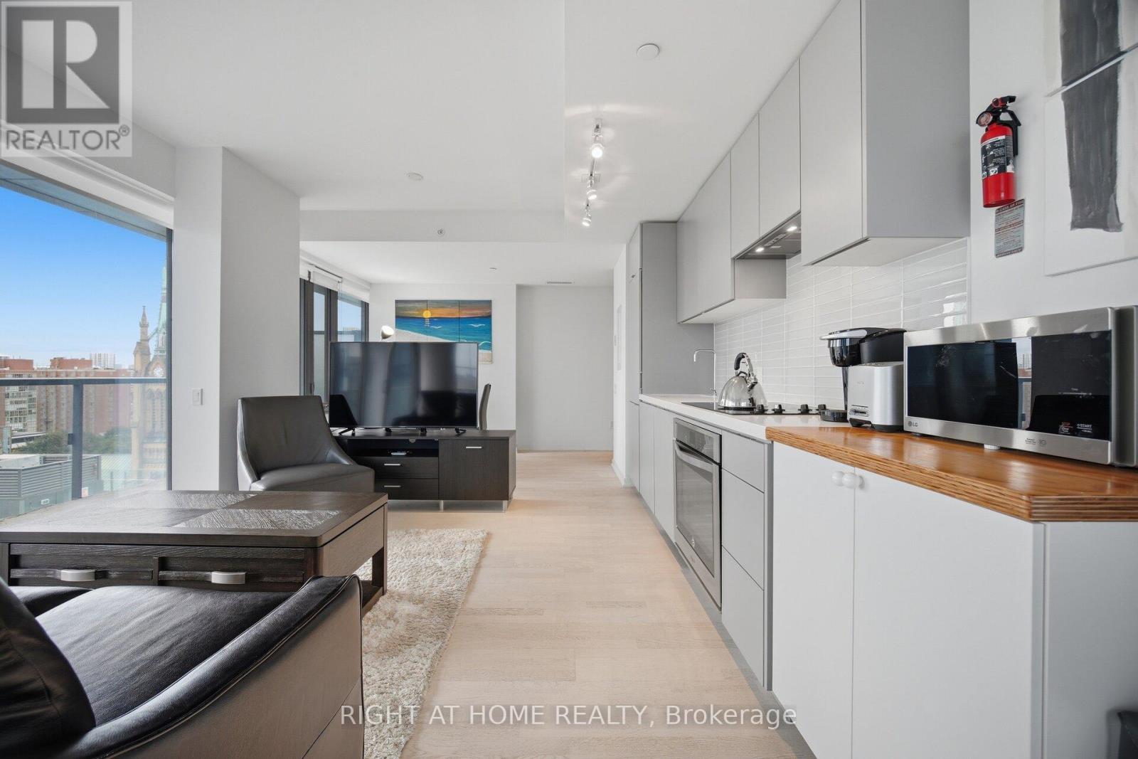 1407 - 60 Colborne Street, Toronto, Ontario  M5E 0B7 - Photo 13 - C13851654