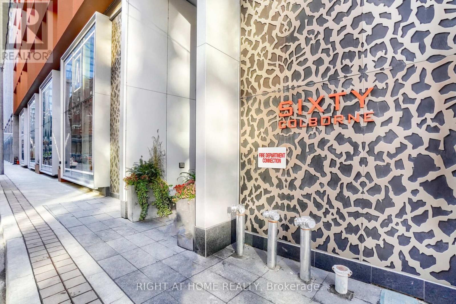 1407 - 60 Colborne Street, Toronto, Ontario  M5E 0B7 - Photo 3 - C13851654
