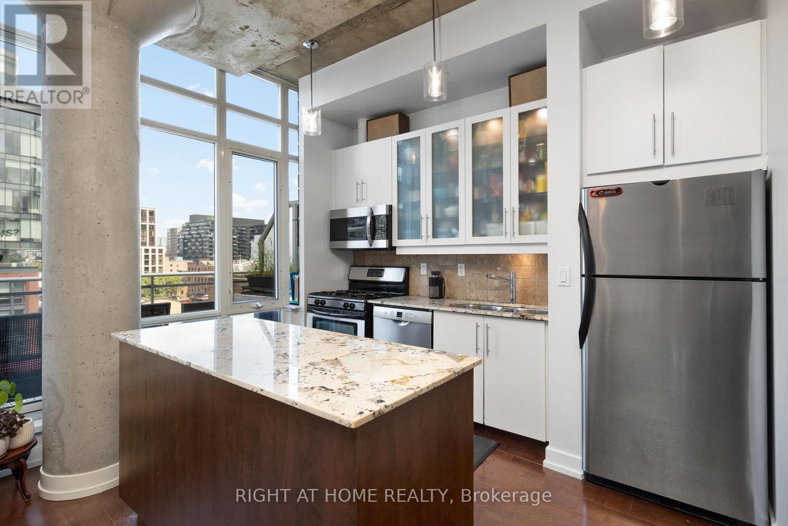 Ph 805 - 66 Portland Street, Toronto, Ontario  M5V 2M6 - Photo 12 - C13851798