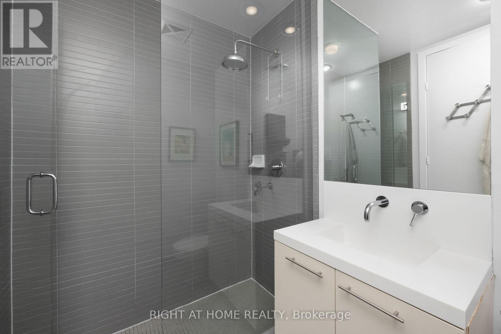 Ph 805 - 66 Portland Street, Toronto, Ontario  M5V 2M6 - Photo 23 - C13851798