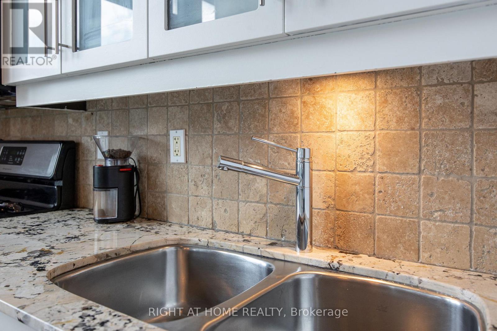 Ph 805 - 66 Portland Street, Toronto, Ontario  M5V 2M6 - Photo 30 - C13851798
