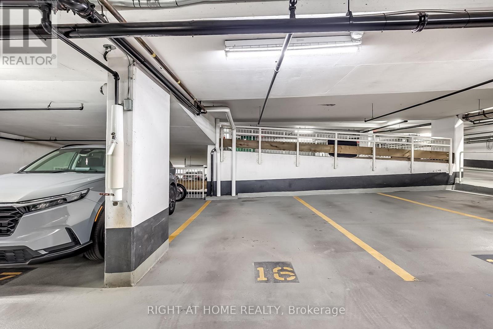 Ph 805 - 66 Portland Street, Toronto, Ontario  M5V 2M6 - Photo 31 - C13851798