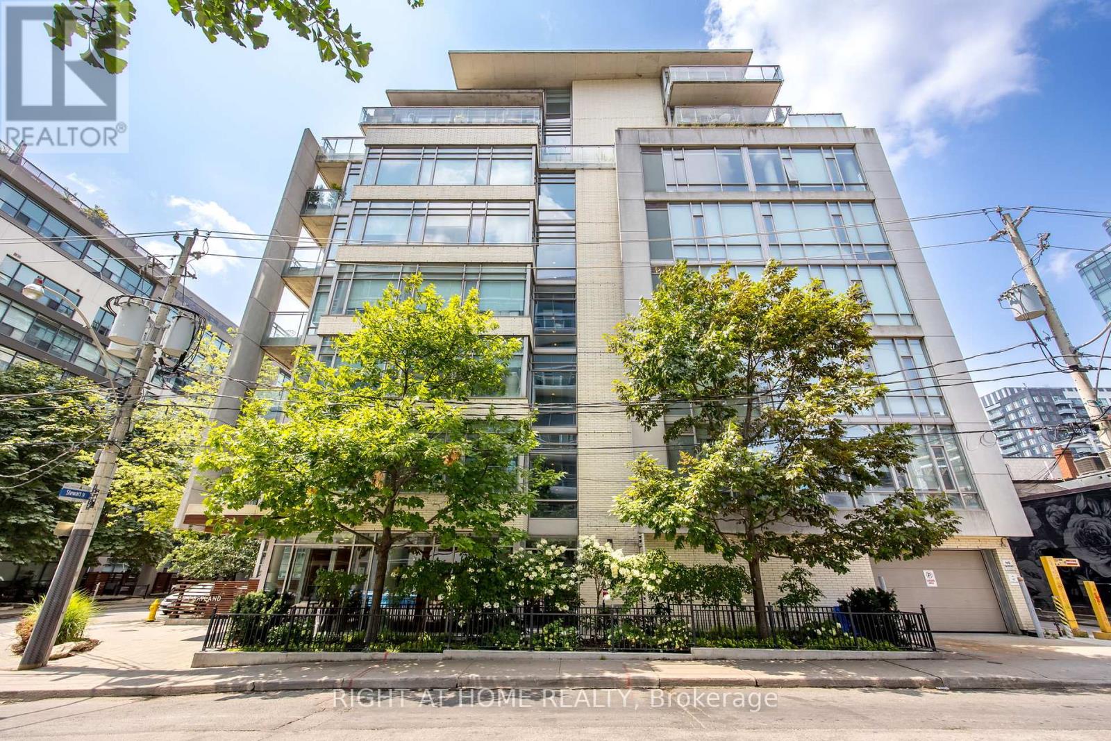 Ph 805 - 66 Portland Street, Toronto, Ontario  M5V 2M6 - Photo 35 - C13851798