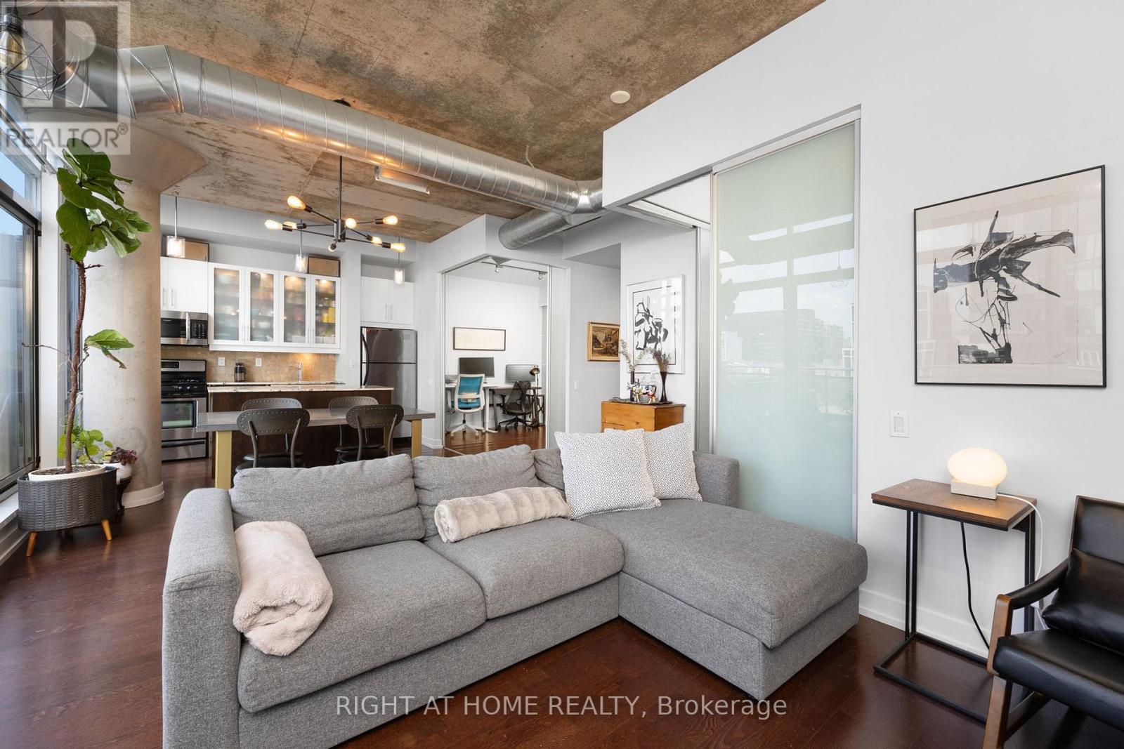 Ph 805 - 66 Portland Street, Toronto, Ontario  M5V 2M6 - Photo 8 - C13851798