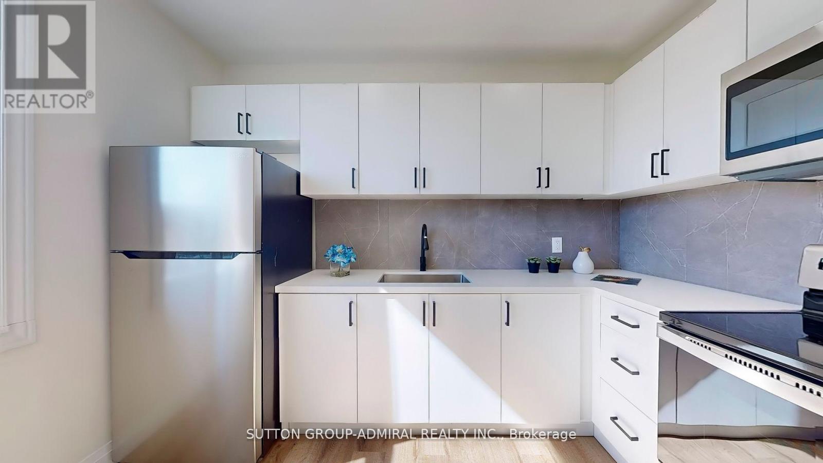 Upper 1 - 1930 Queen Street E, Toronto, Ontario  M4L 1H6 - Photo 13 - E13851774