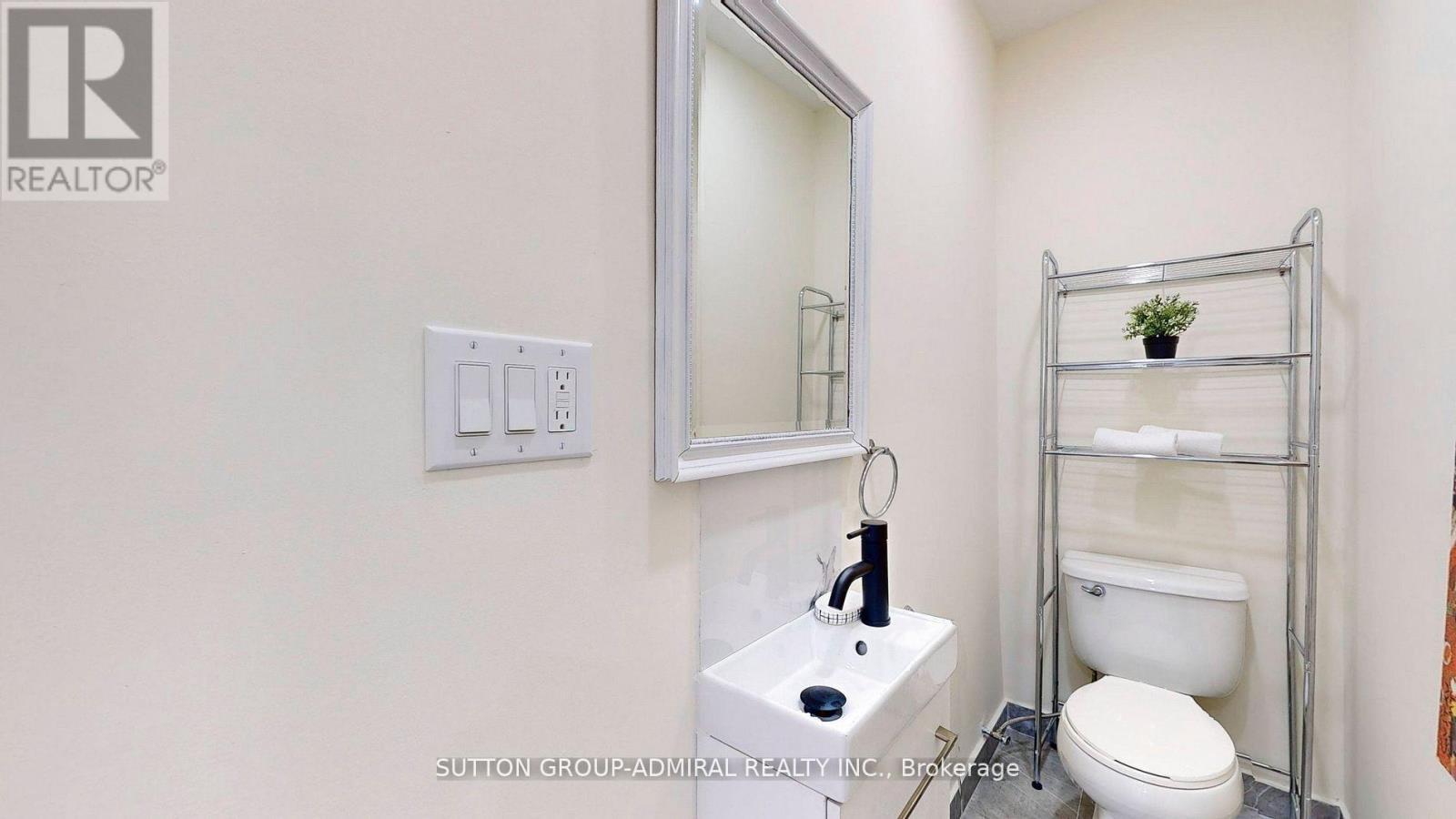 Upper 1 - 1930 Queen Street E, Toronto, Ontario  M4L 1H6 - Photo 27 - E13851774
