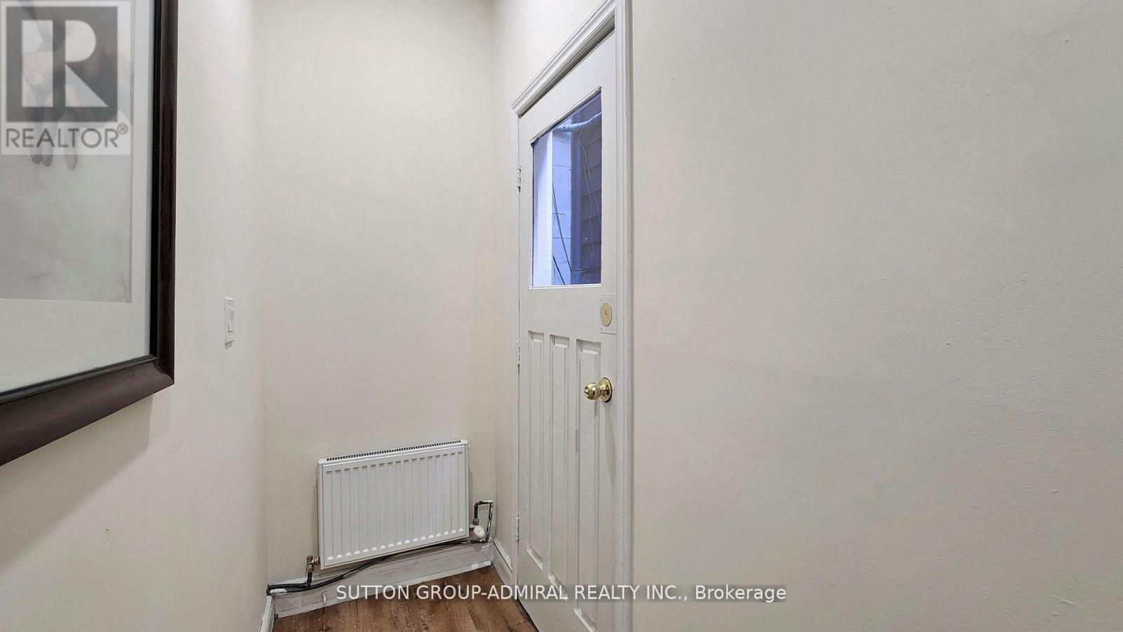 Upper 1 - 1930 Queen Street E, Toronto, Ontario  M4L 1H6 - Photo 3 - E13851774