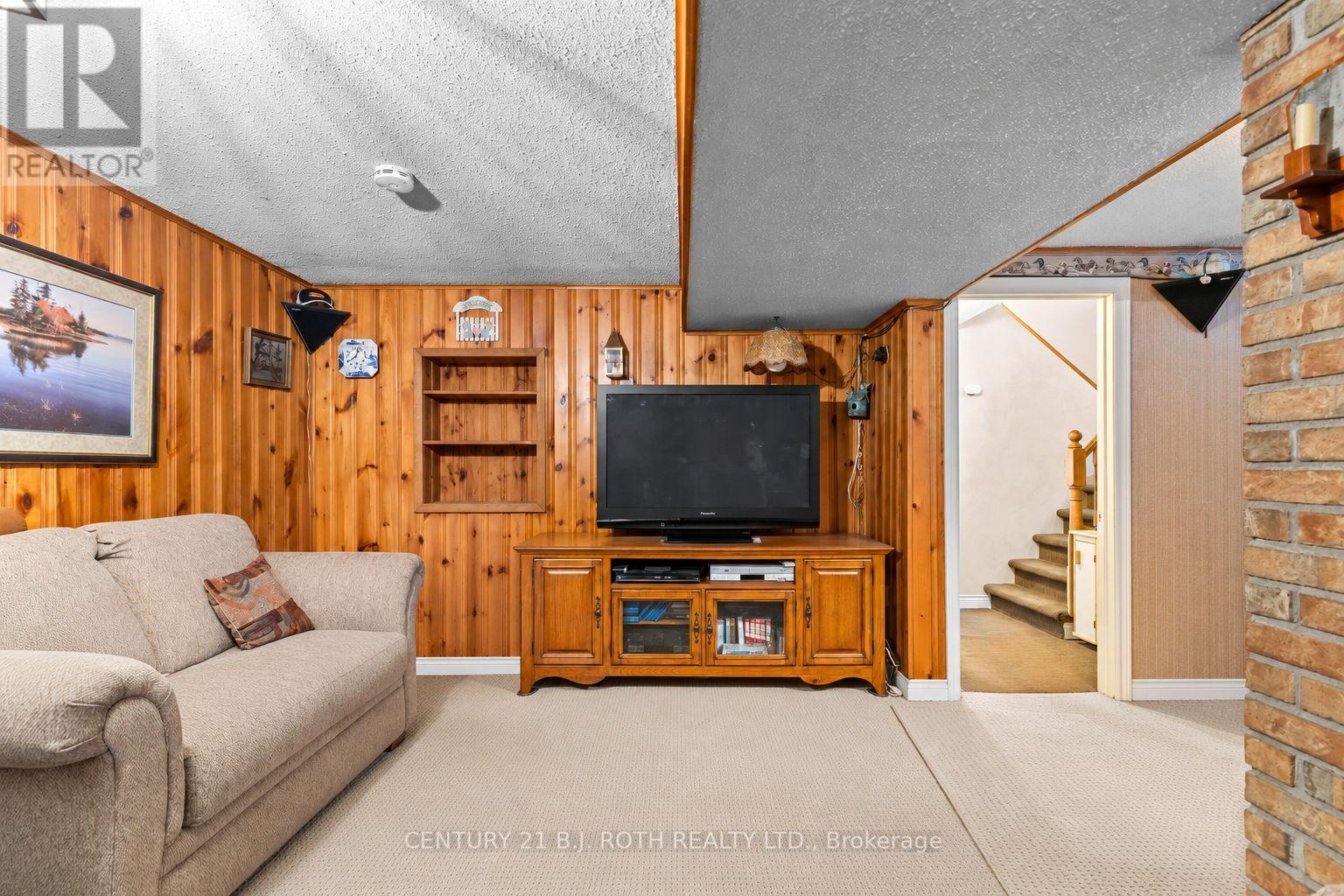 2067 Marchmont Road, Severn (Marchmont), Ontario  L3V 6H2 - Photo 10 - S13851708