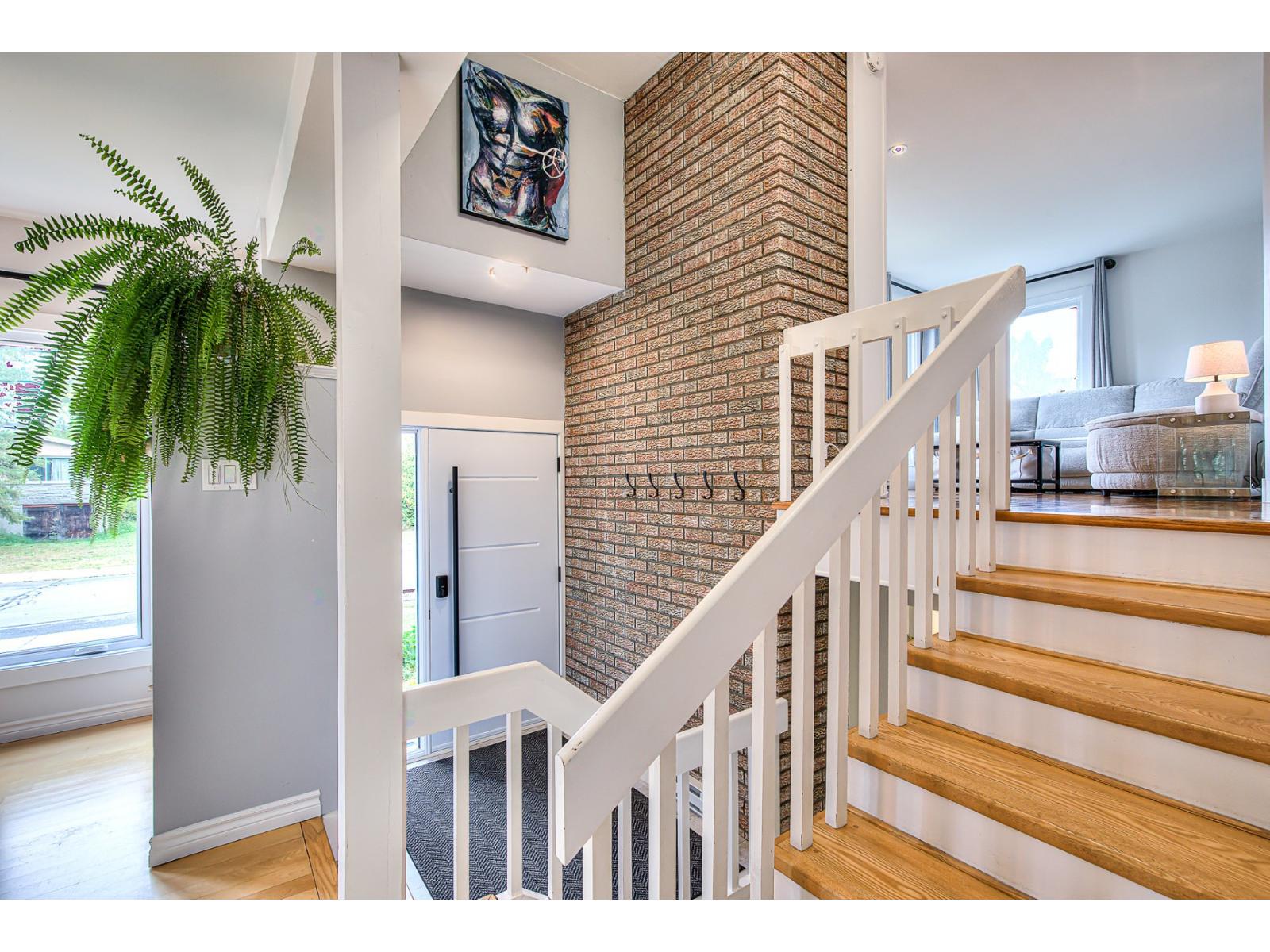 71 Rue Jeannotte Vaudreuil-Dorion Quebec Canada J7V6E6 3