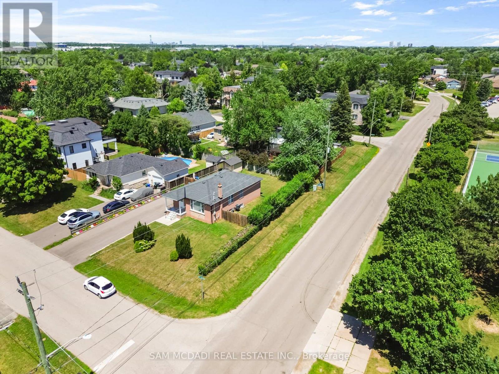 Upper - 544 Sandmere Place, Oakville, Ontario  L6L 4G4 - Photo 2 - W13687522