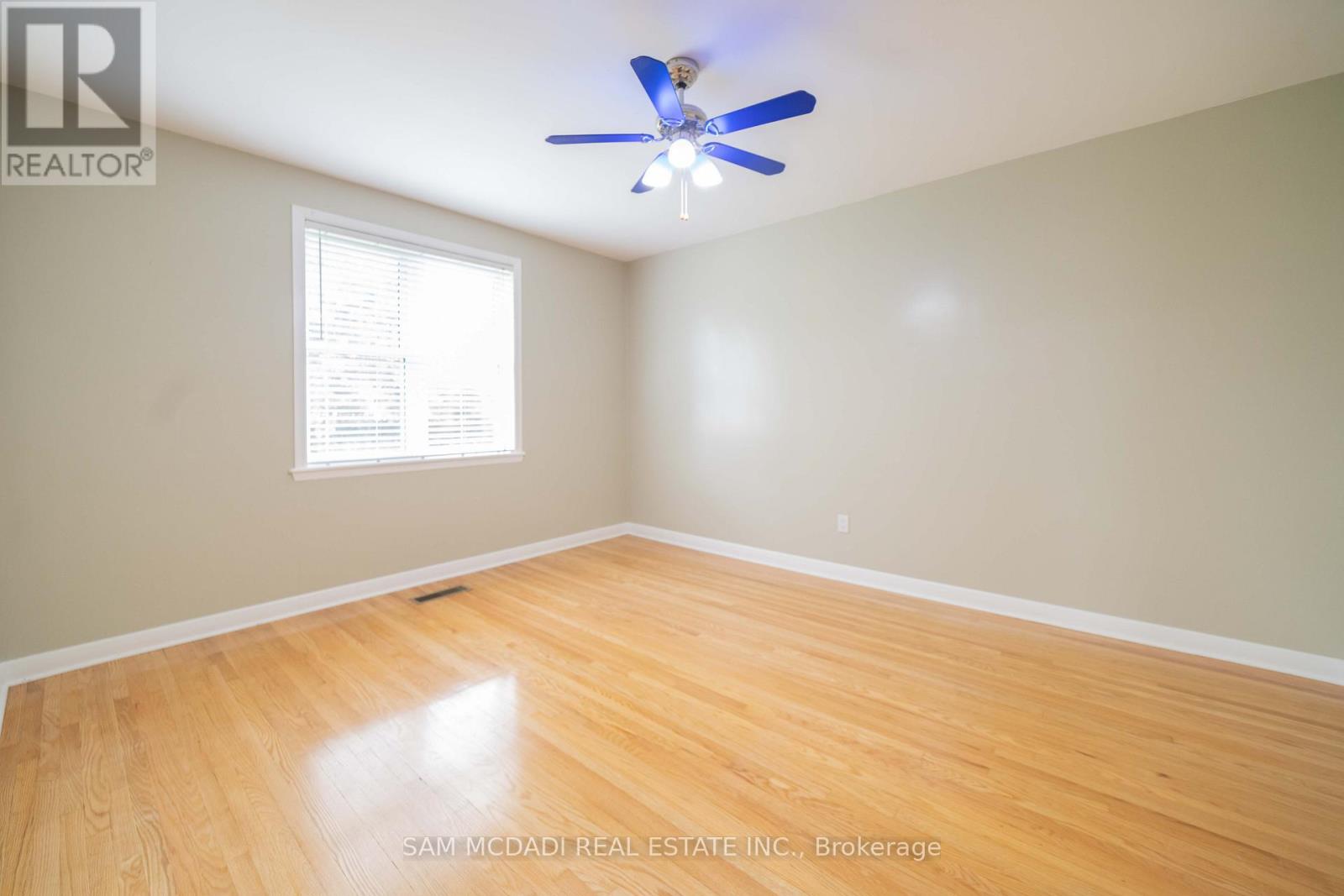 Upper - 544 Sandmere Place, Oakville, Ontario  L6L 4G4 - Photo 18 - W13687522