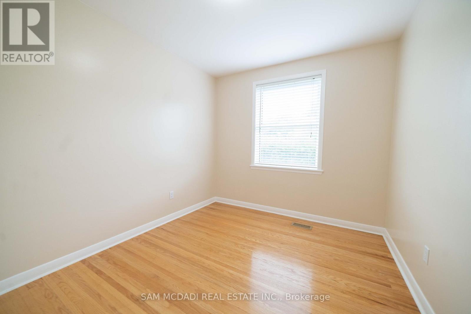 Upper - 544 Sandmere Place, Oakville, Ontario  L6L 4G4 - Photo 15 - W13687522