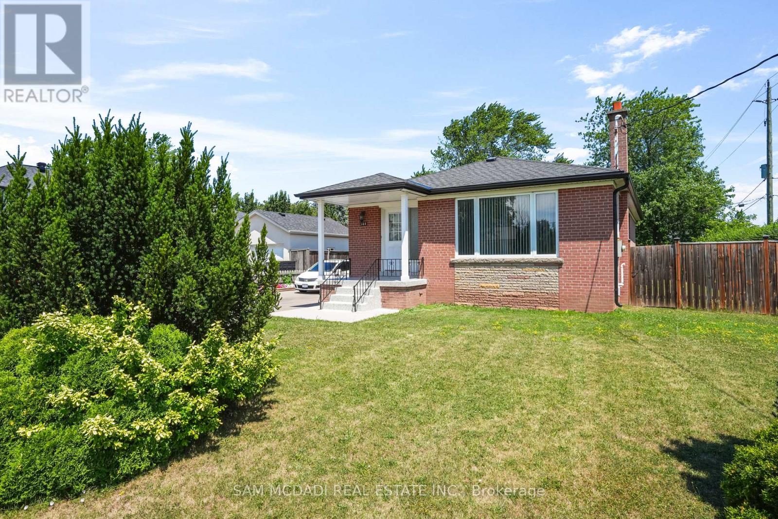 Upper - 544 Sandmere Place, Oakville, Ontario  L6L 4G4 - Photo 4 - W13687522