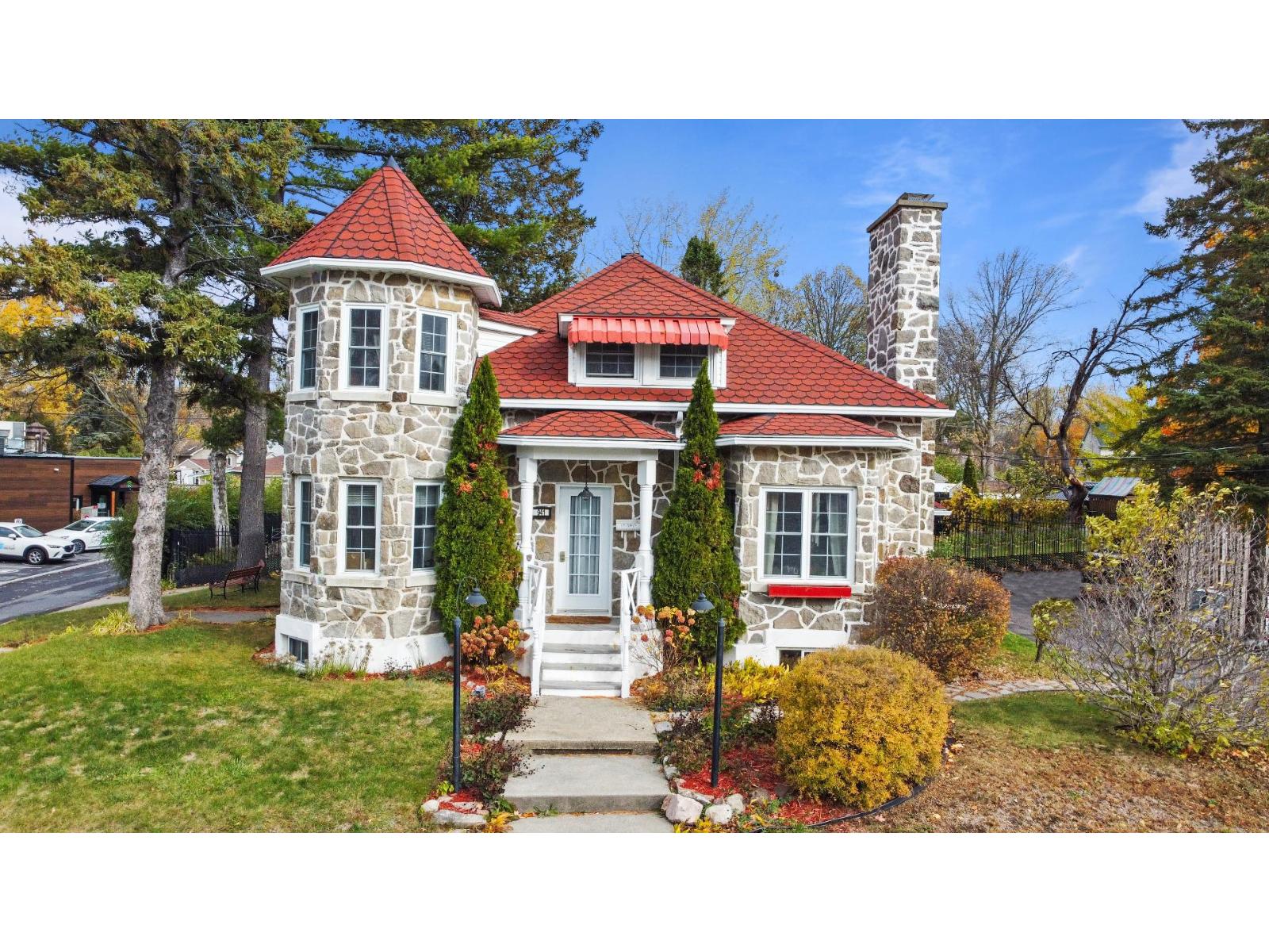 941-941A Ch. Duhamel Pincourt Quebec Canada J7W4G9 3