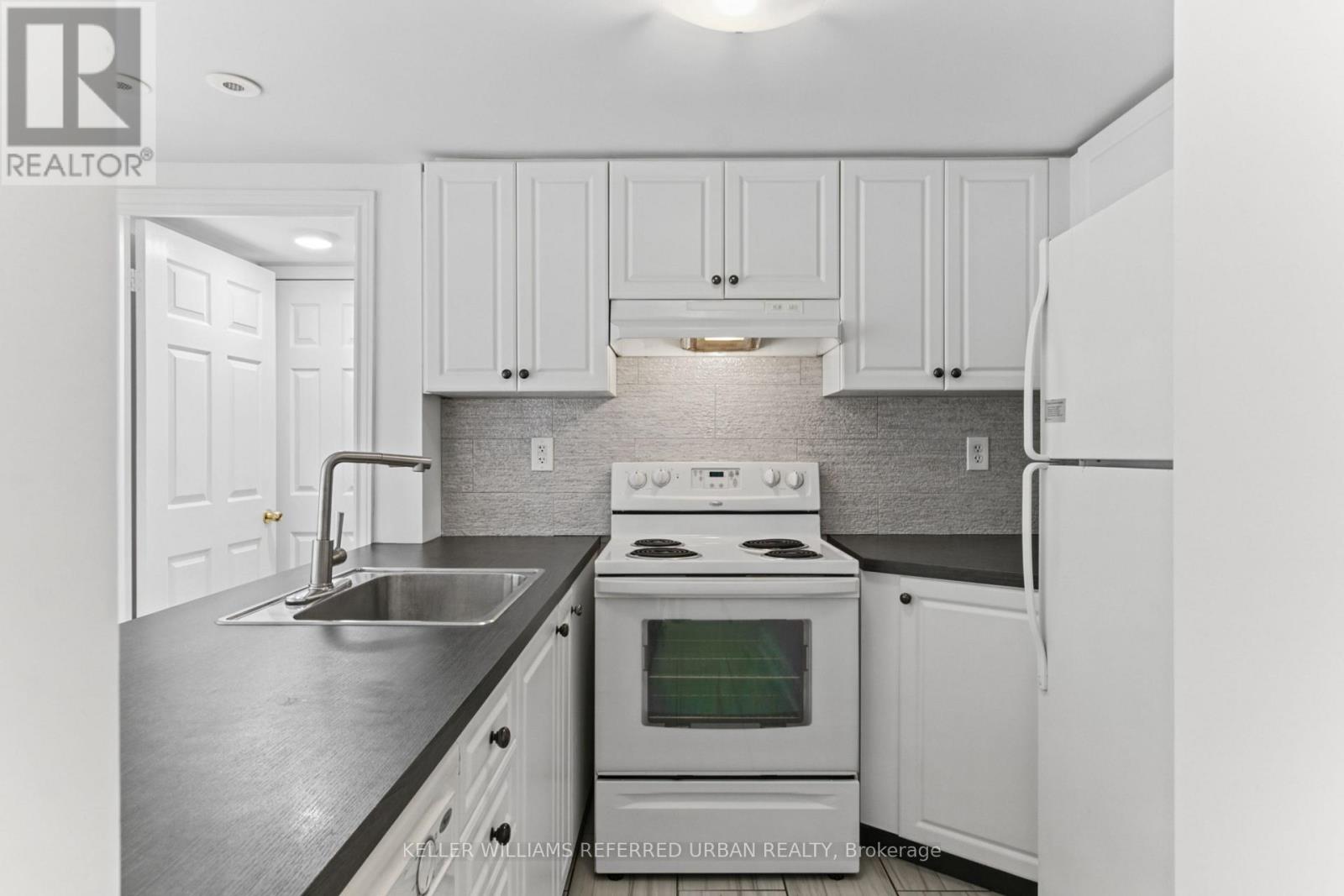 2016 - 3035 Finch Avenue W, Toronto, Ontario  M9M 0A3 - Photo 13 - W13851644