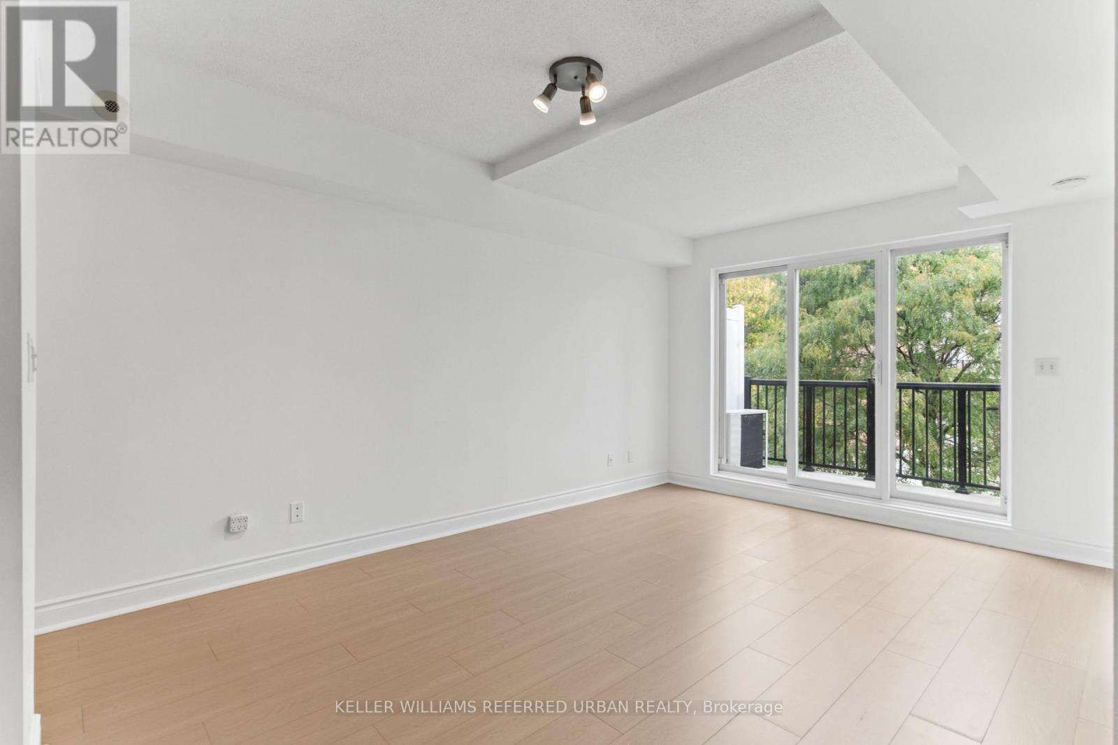 2016 - 3035 Finch Avenue W, Toronto, Ontario  M9M 0A3 - Photo 8 - W13851644