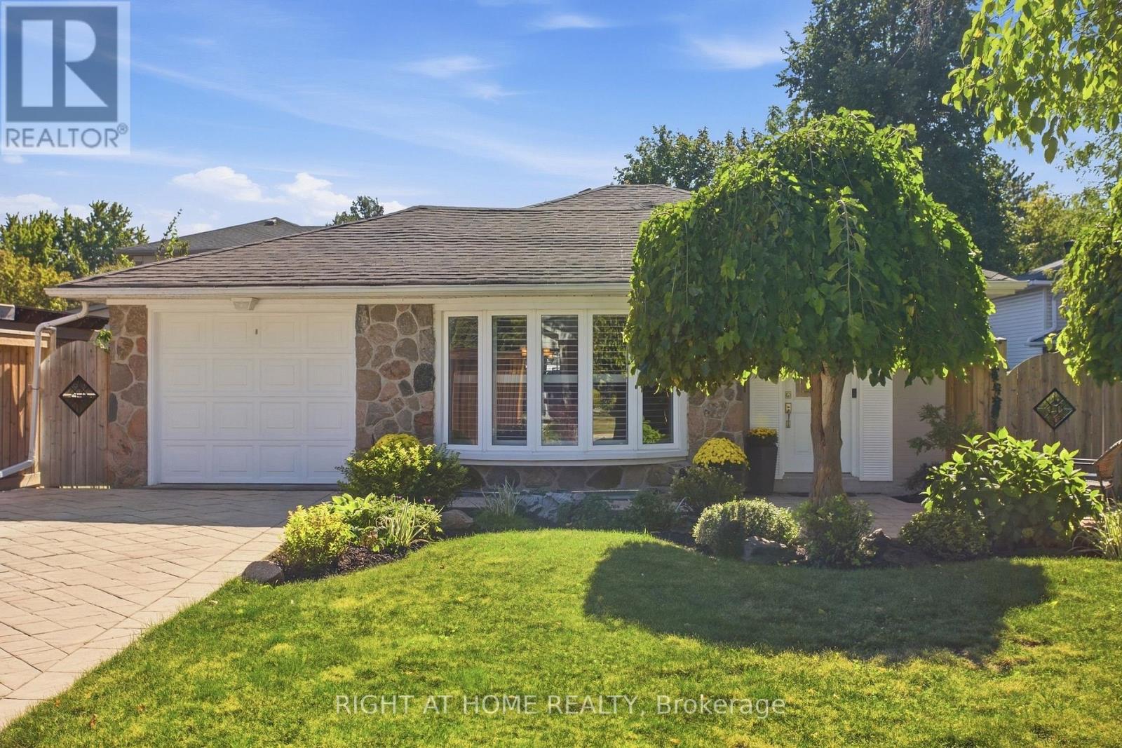 20 Mono Court, Brampton, Ontario  L6W 2G8 - Photo 1 - W13851788