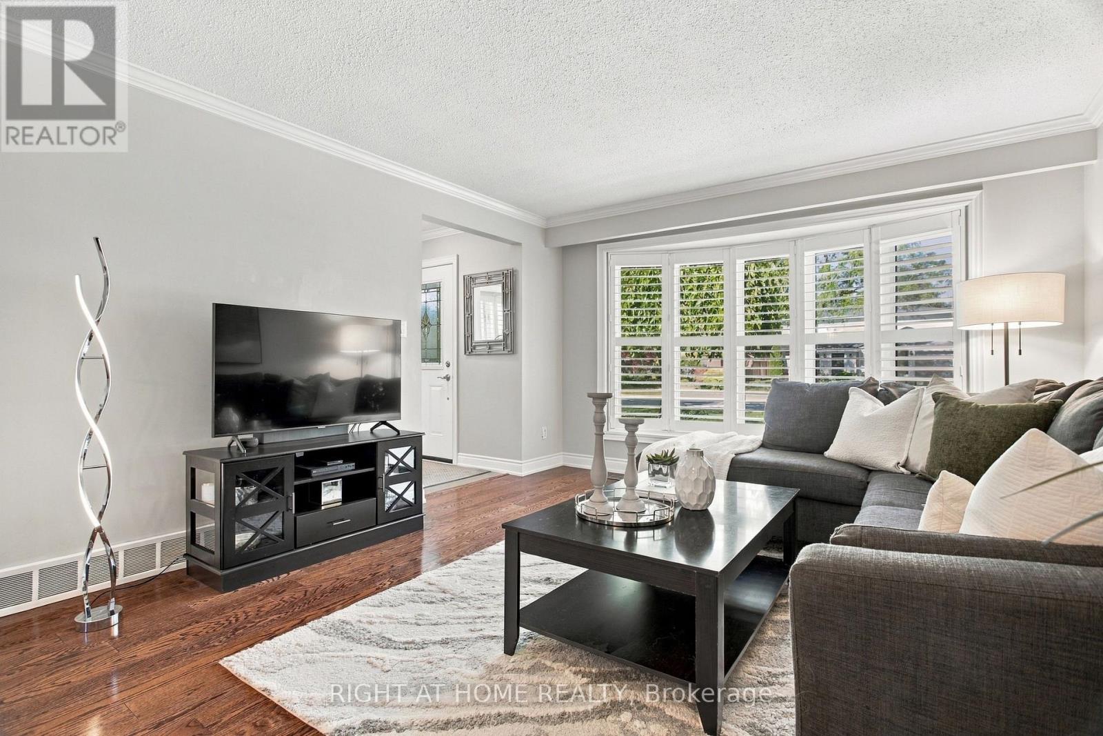 20 Mono Court, Brampton, Ontario  L6W 2G8 - Photo 12 - W13851788