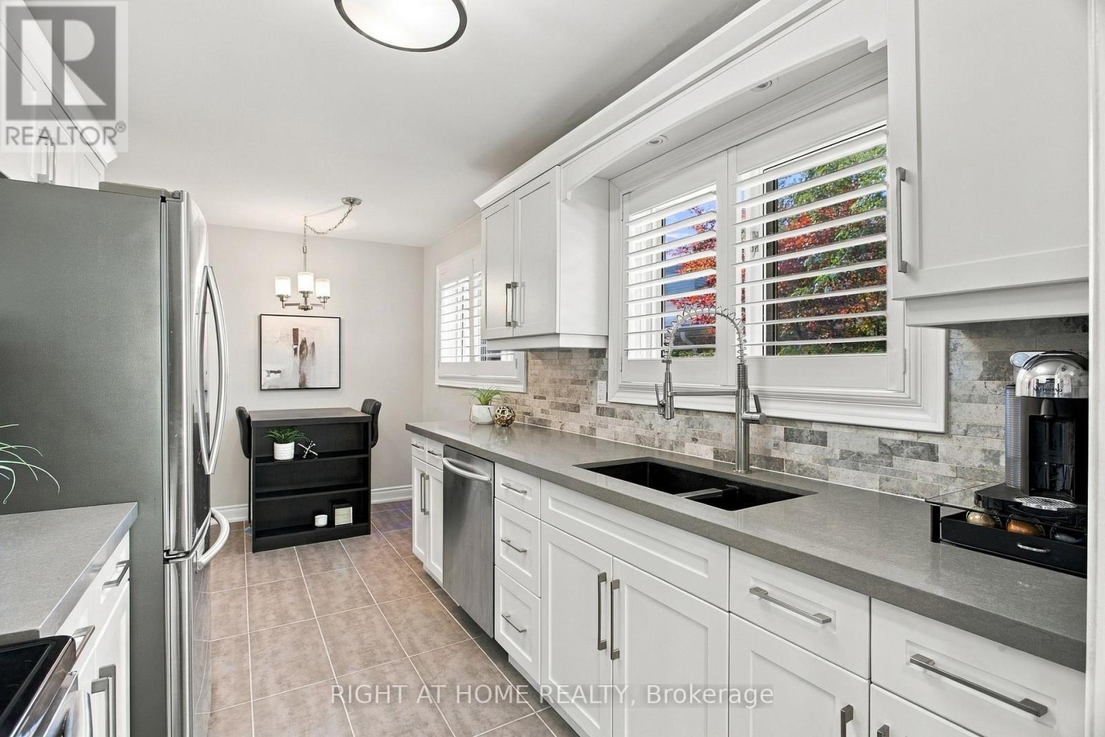 20 Mono Court, Brampton, Ontario  L6W 2G8 - Photo 19 - W13851788