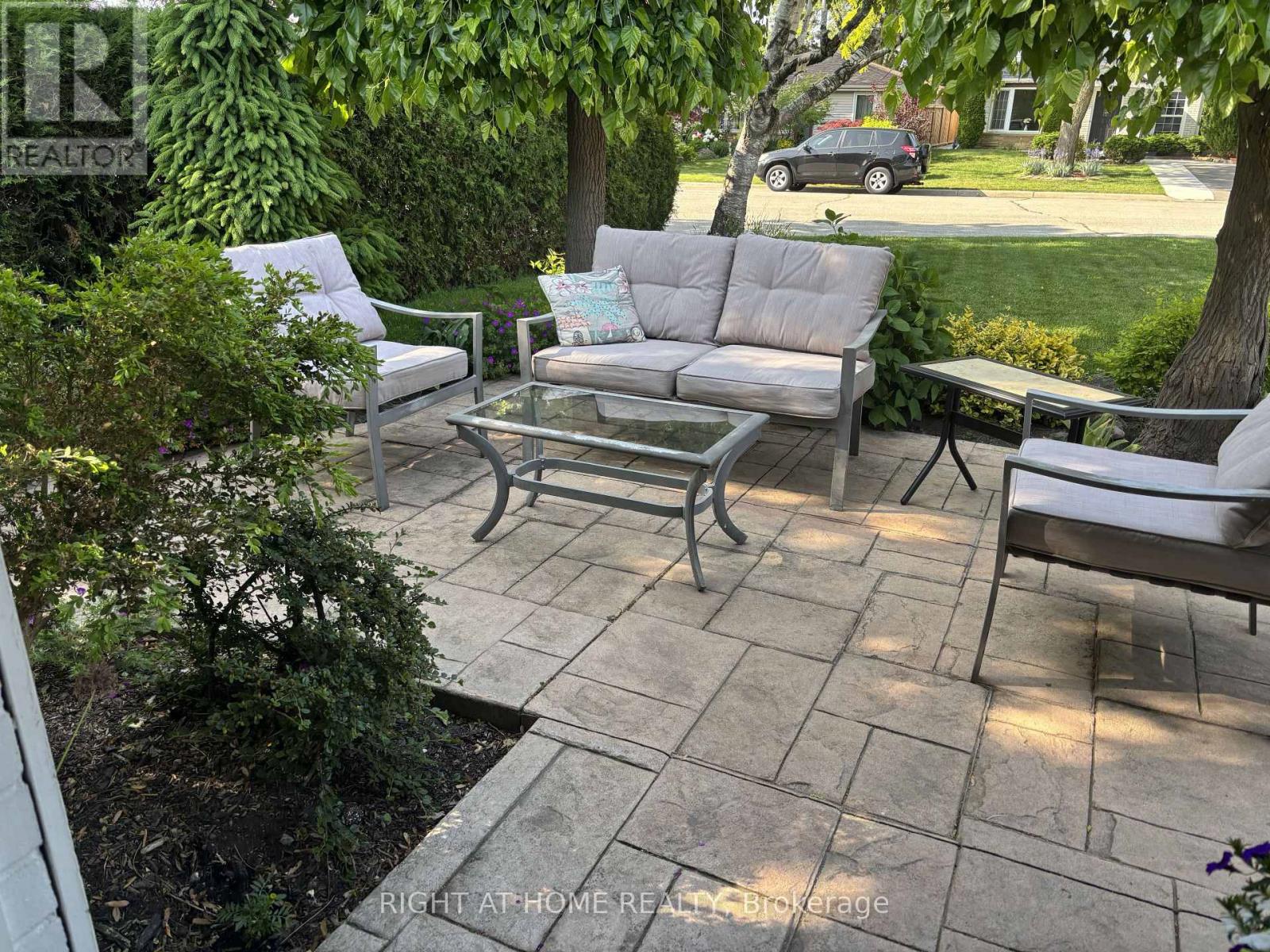 20 Mono Court, Brampton, Ontario  L6W 2G8 - Photo 8 - W13851788