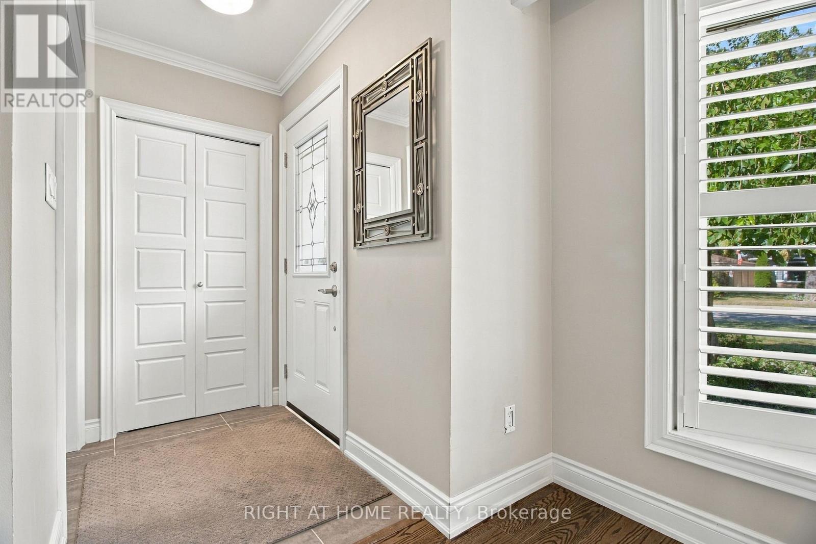 20 Mono Court, Brampton, Ontario  L6W 2G8 - Photo 9 - W13851788