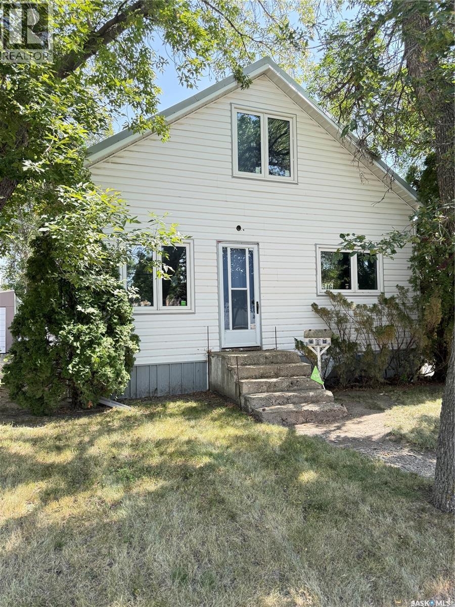 316 4th STREET, Weyburn, Saskatchewan