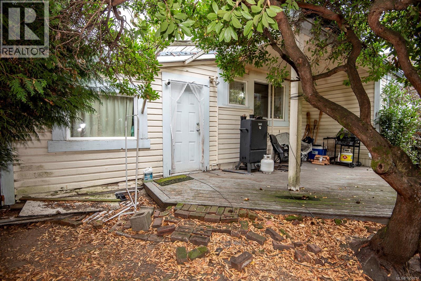 3814 Rowland Ave