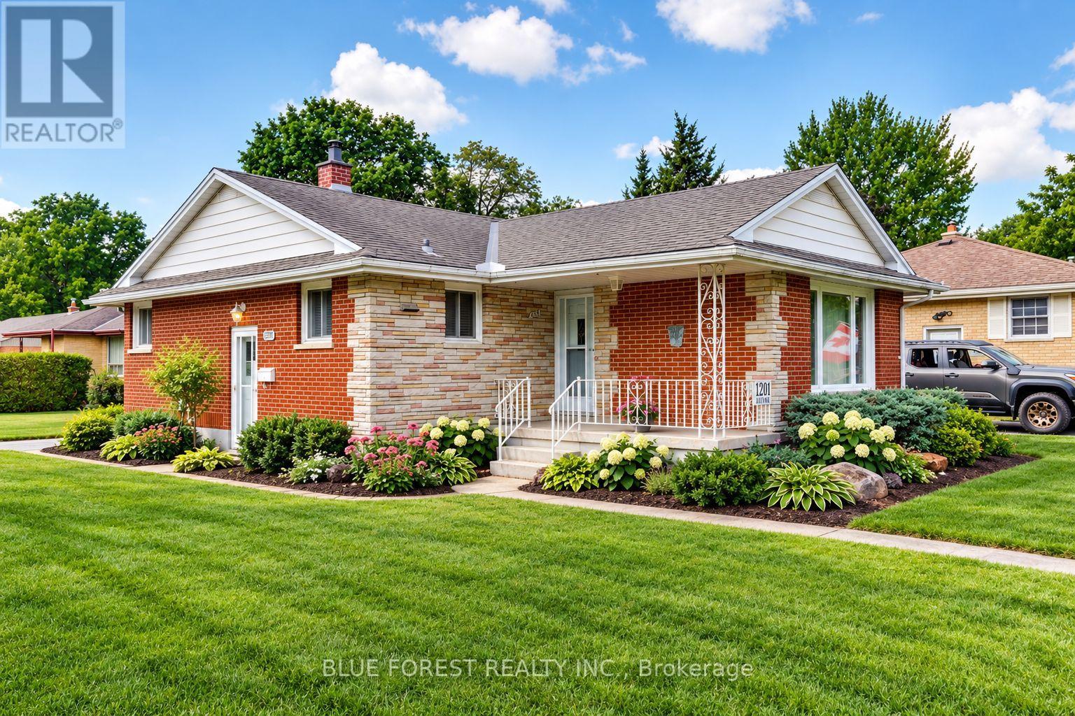 1201 Patann Drive N, London East, Ontario  N5V 2J3 - Photo 2 - X13851924