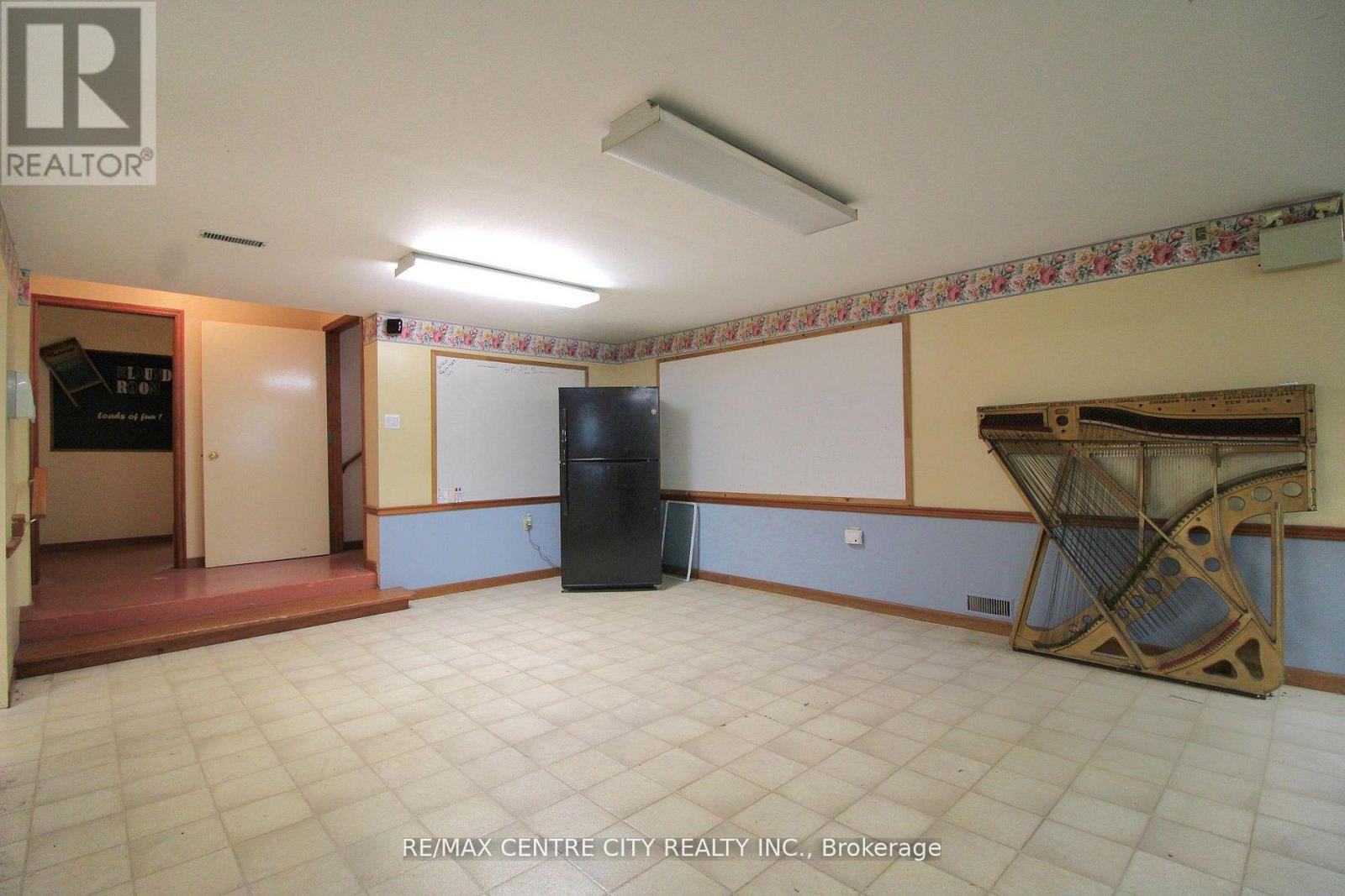 12 Chester Street, St. Thomas, Ontario  N5R 1T8 - Photo 15 - X13851930
