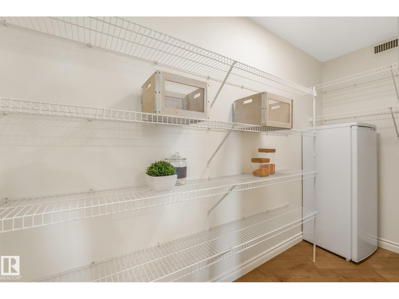 #902 10108 125 ST NW
