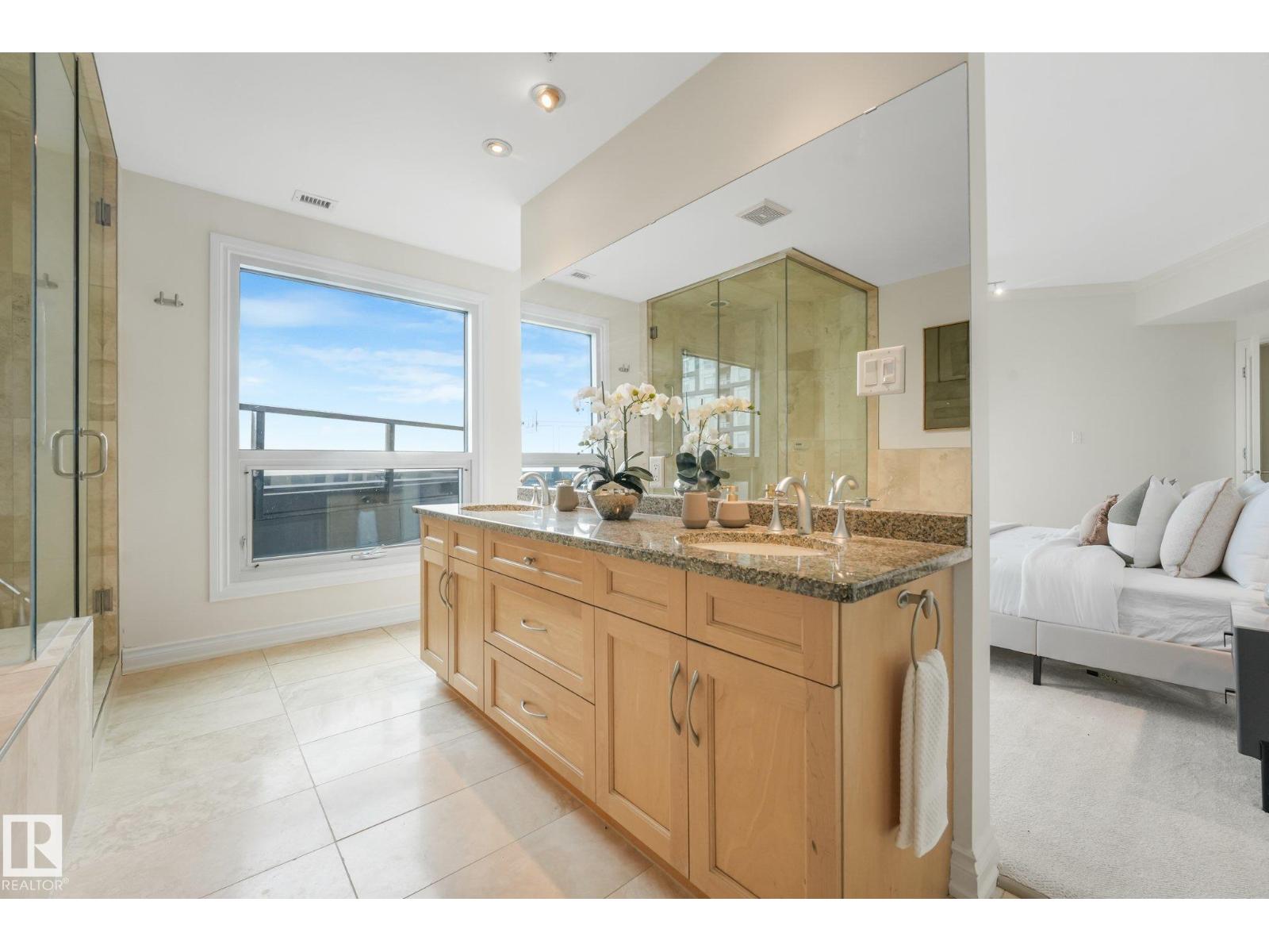 #902 10108 125 ST NW