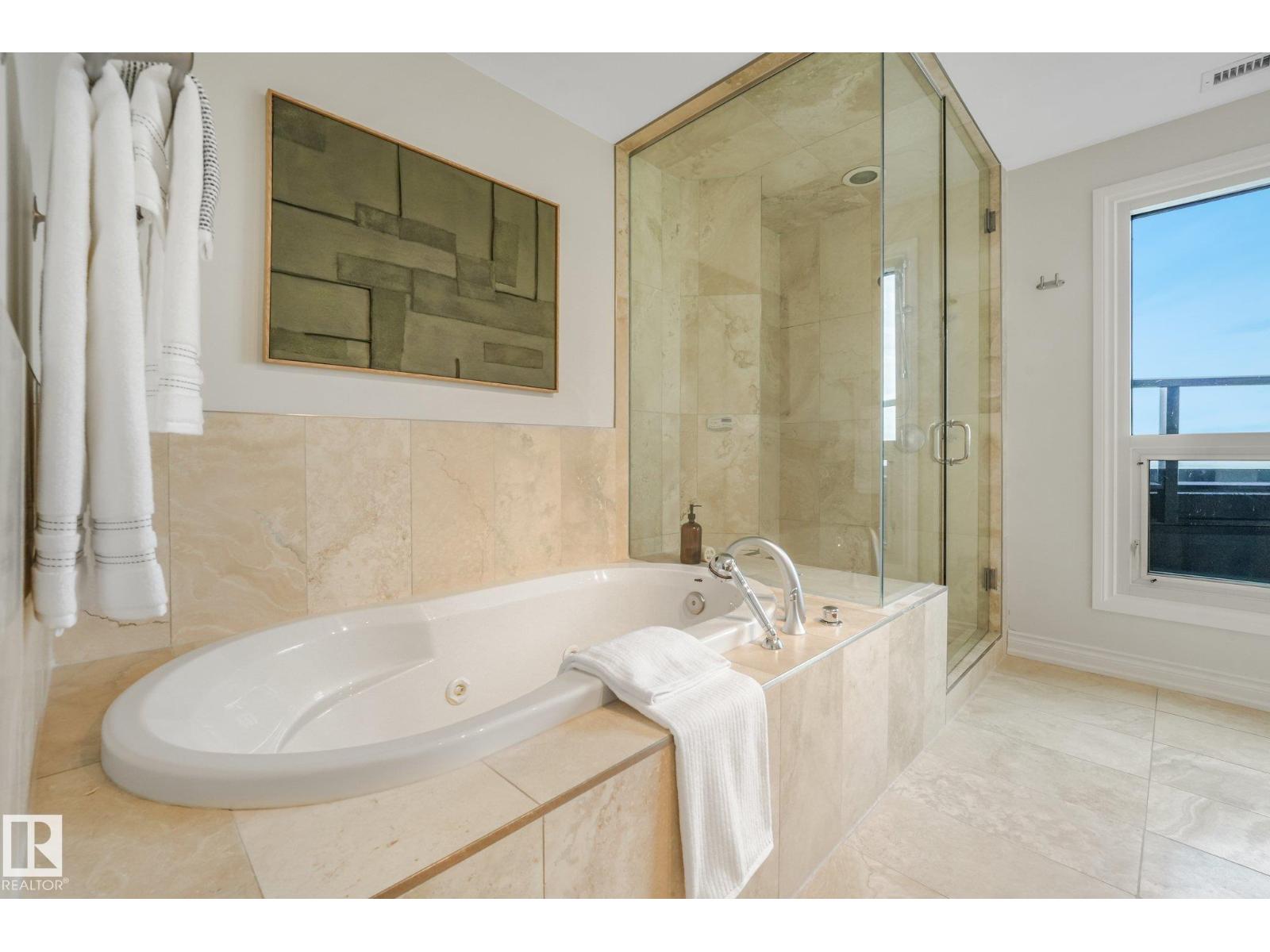#902 10108 125 ST NW