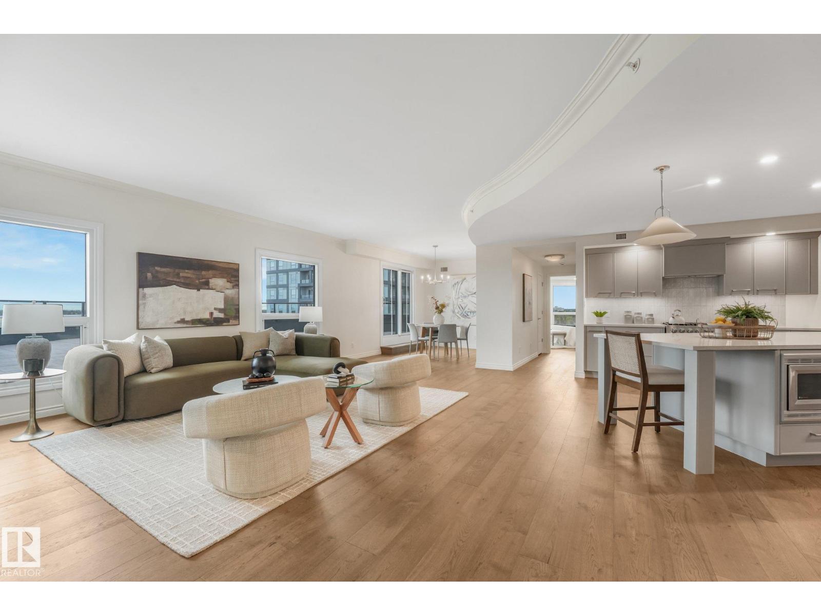 #902 10108 125 ST NW