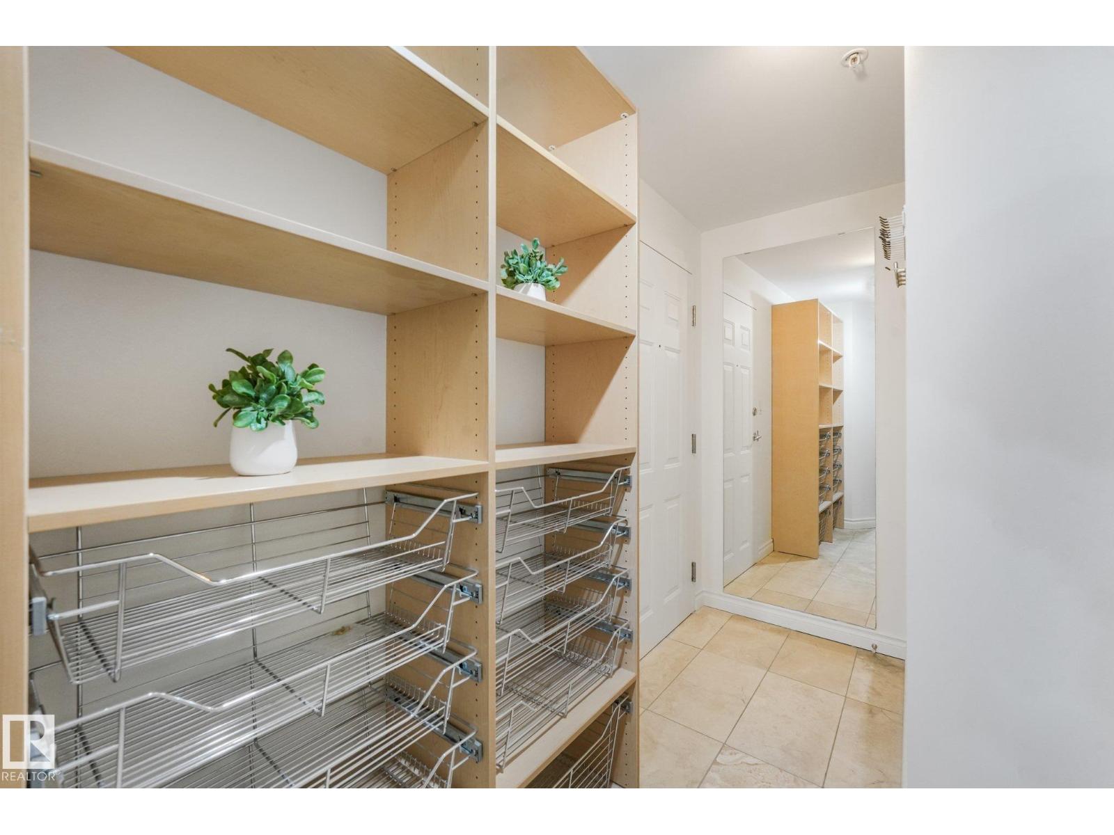 #902 10108 125 ST NW