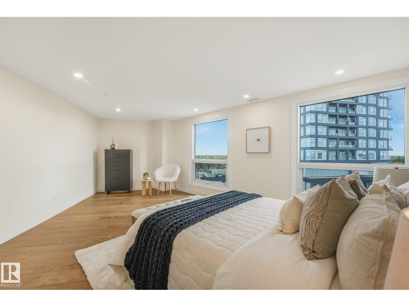 #902 10108 125 ST NW