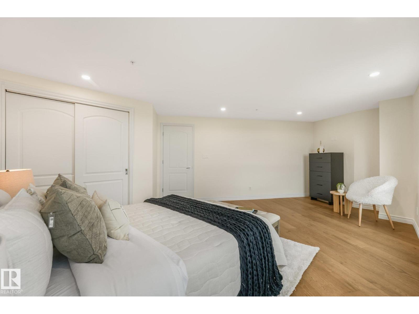 #902 10108 125 ST NW