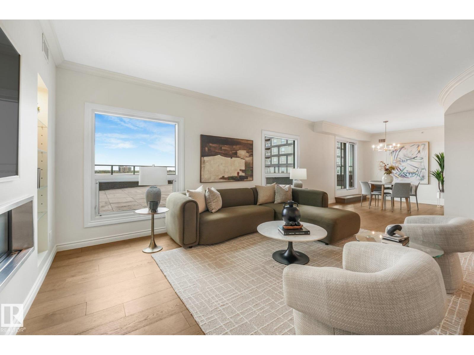 #902 10108 125 ST NW